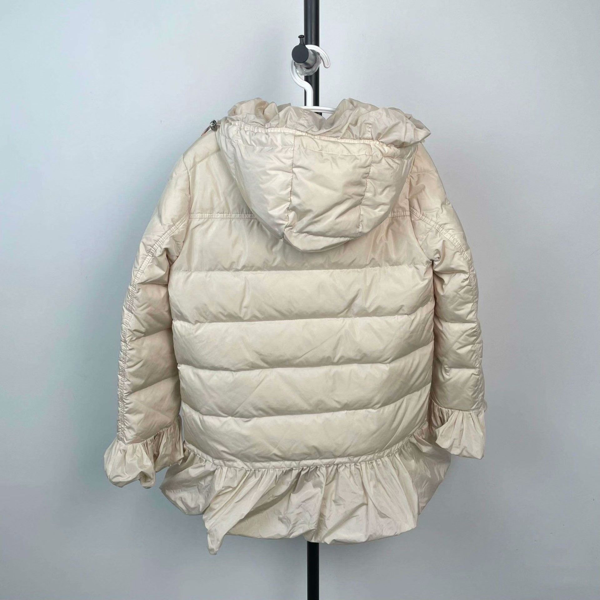 Moncler Moncler Down Beige Down Jacket M Women Size M / US 6-8 / IT 42-44 - 2 Thumbnail