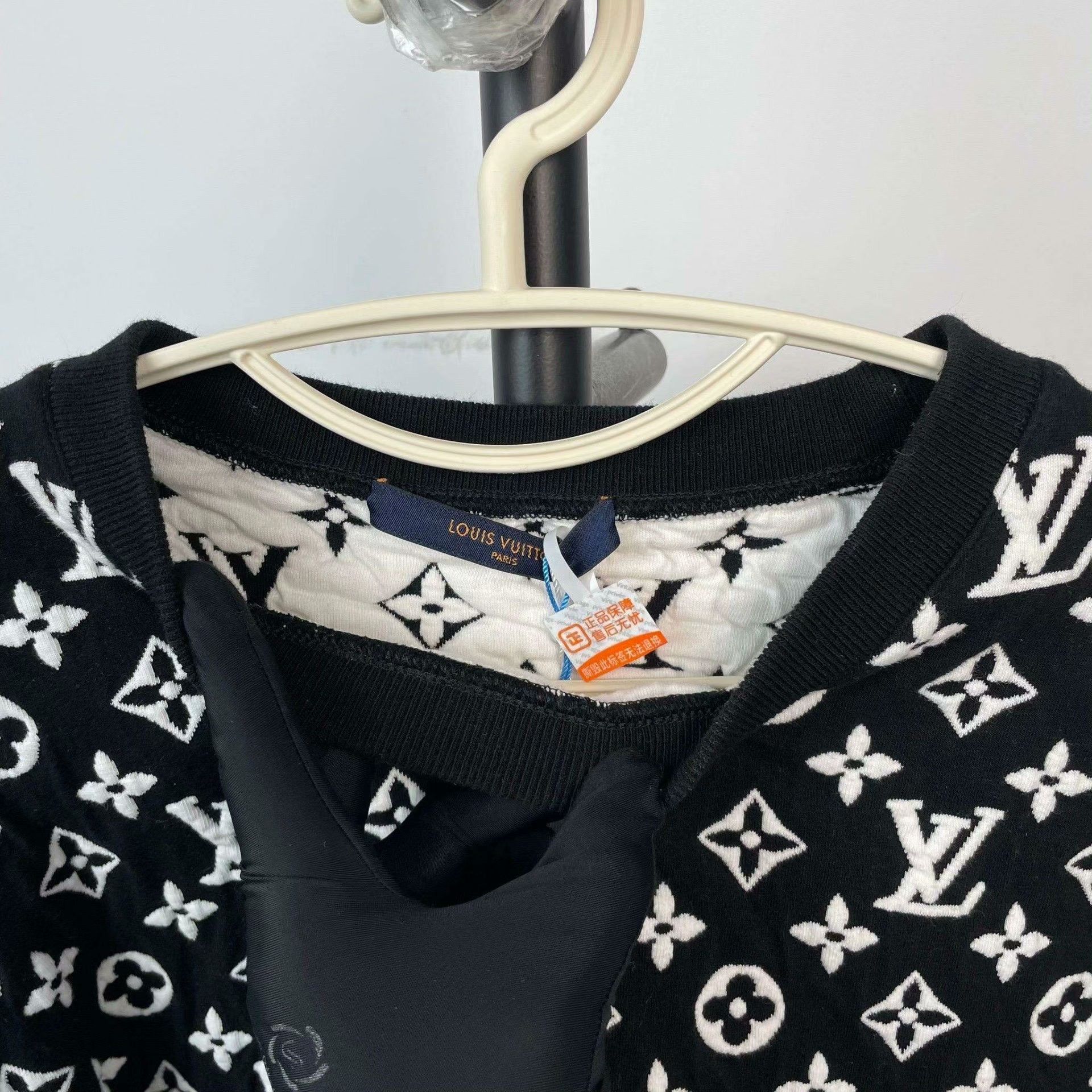 Louis Vuitton Louis Vuitton Cotton Black Hoodie XS Men Size US XS / EU 42 / 0 - 8 Thumbnail