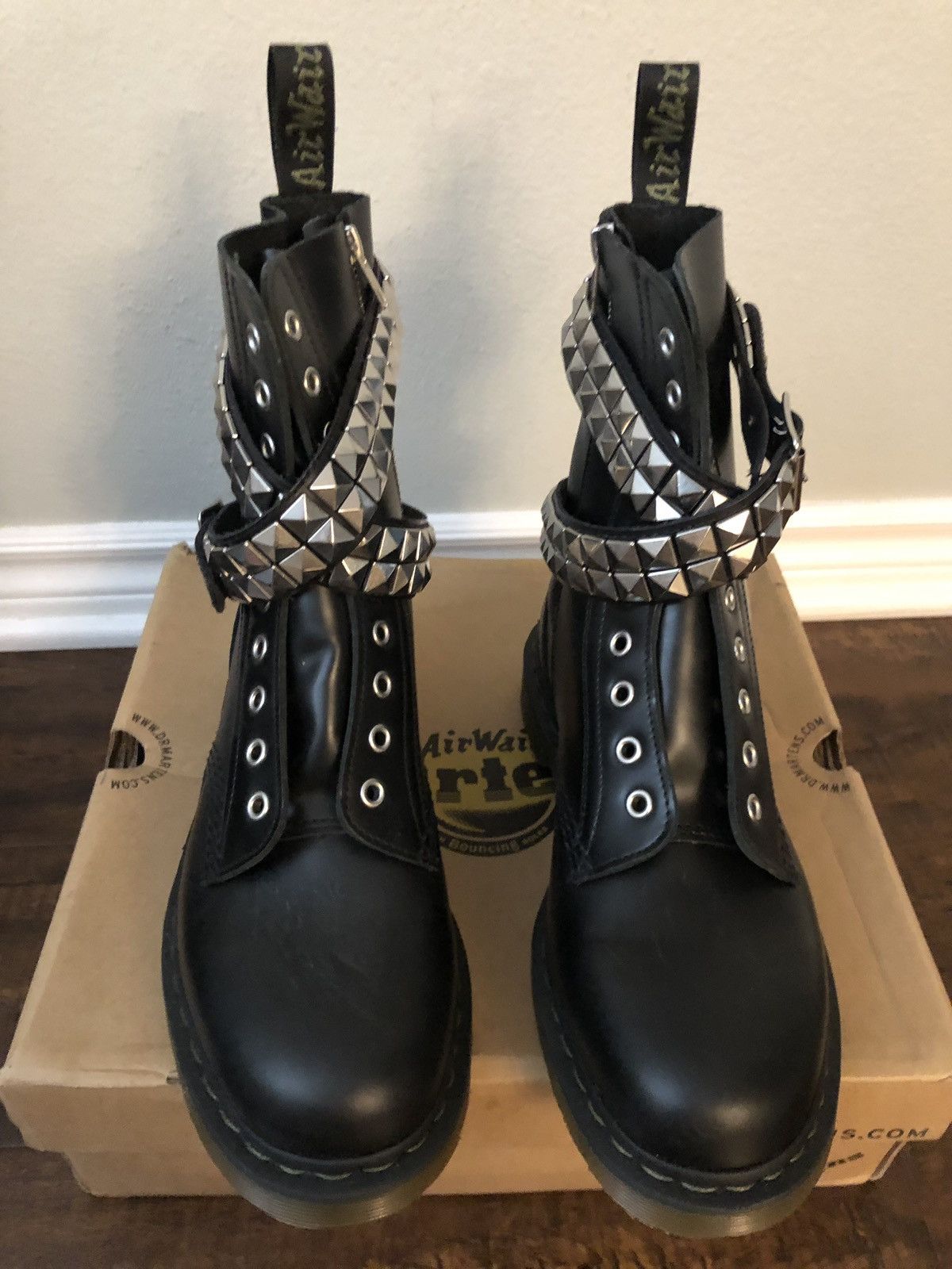 Dr. Martens Dr. Martens x izzue Limited Edition Boot | Grailed Dr. Martens Dr. Martens x izzue Limited Edition Boot | Grailed