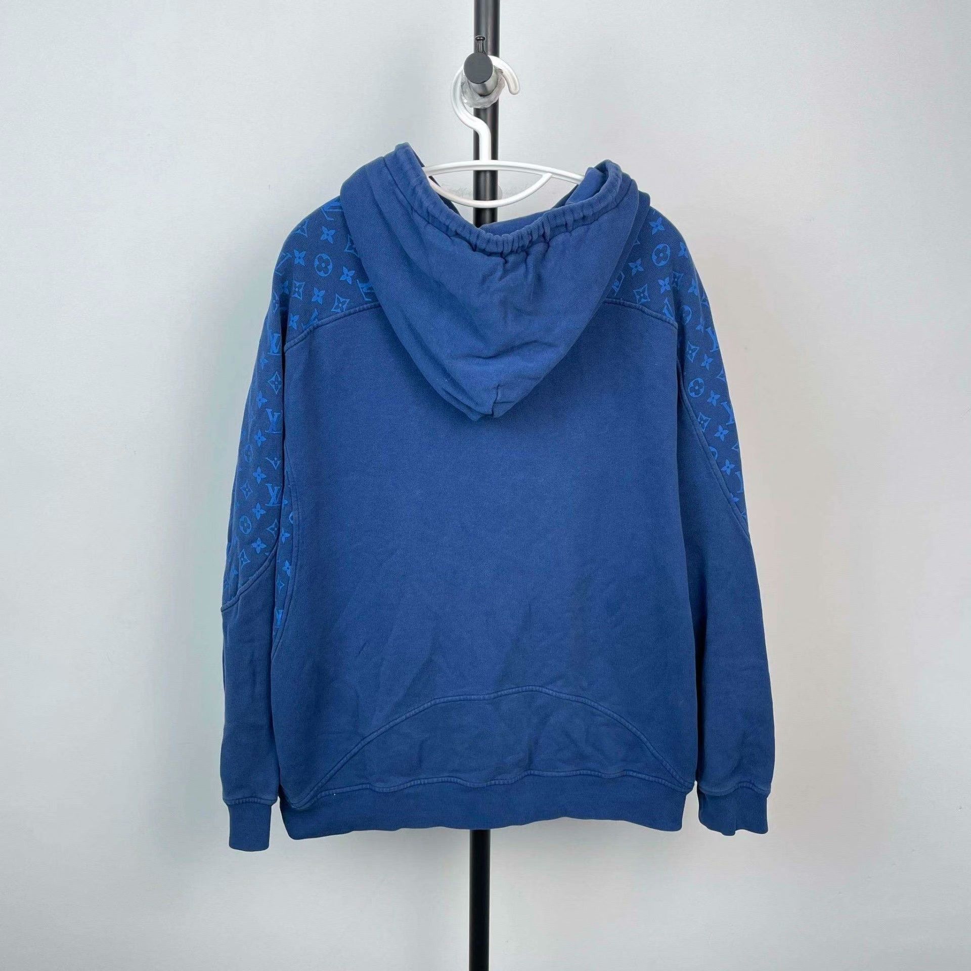 Louis Vuitton Louis Vuitton Printed Blue Hoodie XL Men Size US XL / EU 56 / 4 - 2 Thumbnail