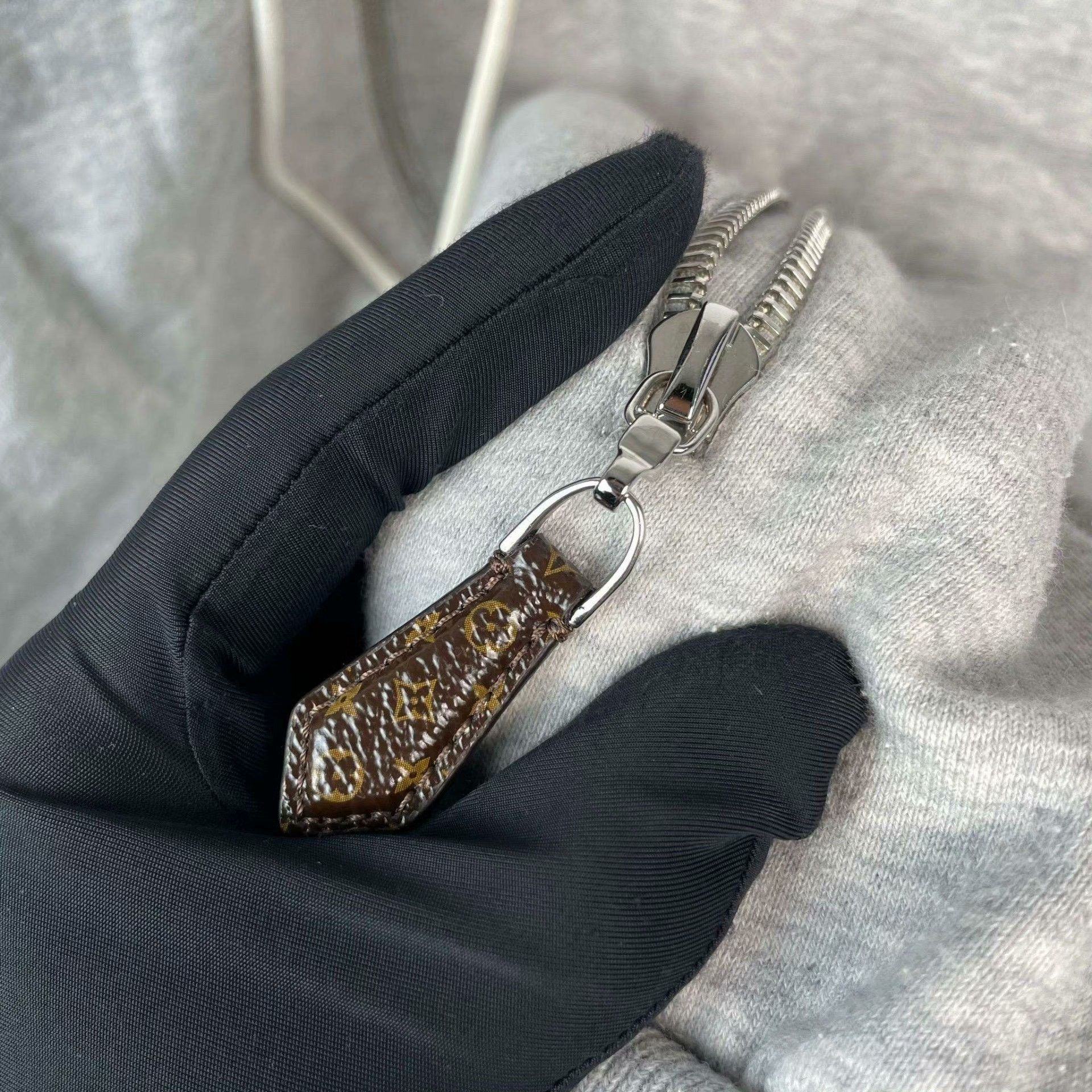 Louis Vuitton Louis Vuitton Retro Cotton Gray Hoodie M Men Size US M / EU 48-50 / 2 - 4 Thumbnail