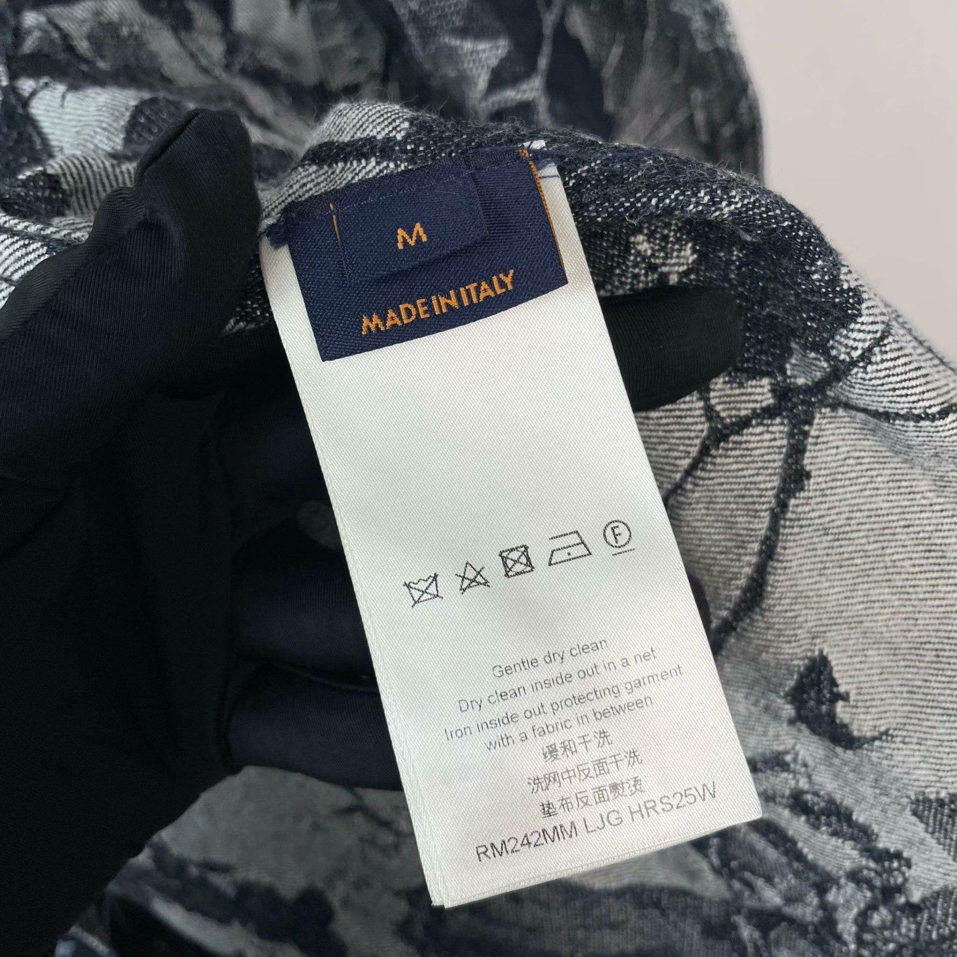 Louis Vuitton Louis Vuitton Denim Printed Blue Shirt M Men Size US M / EU 48-50 / 2 - 4 Thumbnail