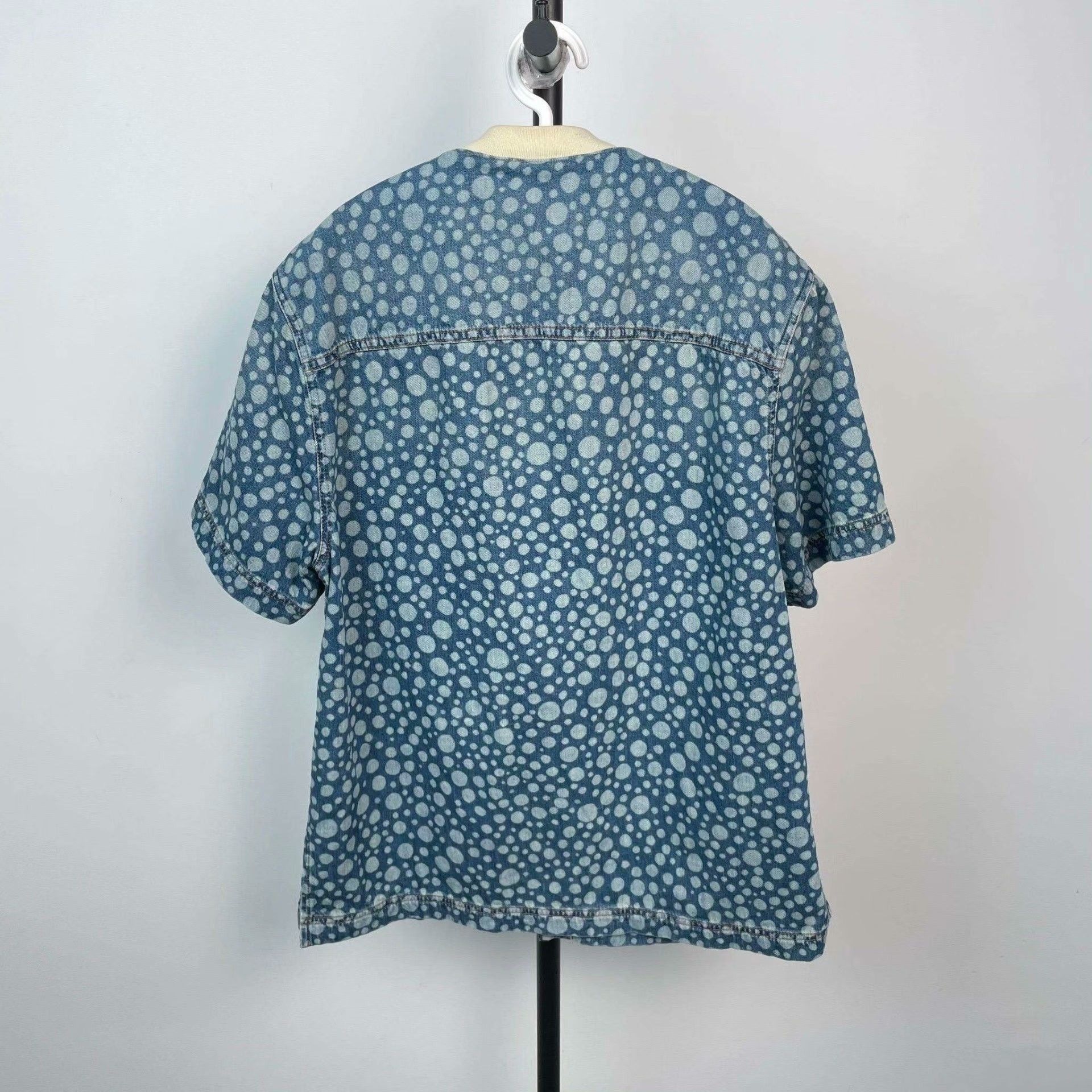 Louis Vuitton Louis Vuitton Collab Blue T-Shirt S Women Size S / US 4 / IT 40 - 2 Thumbnail