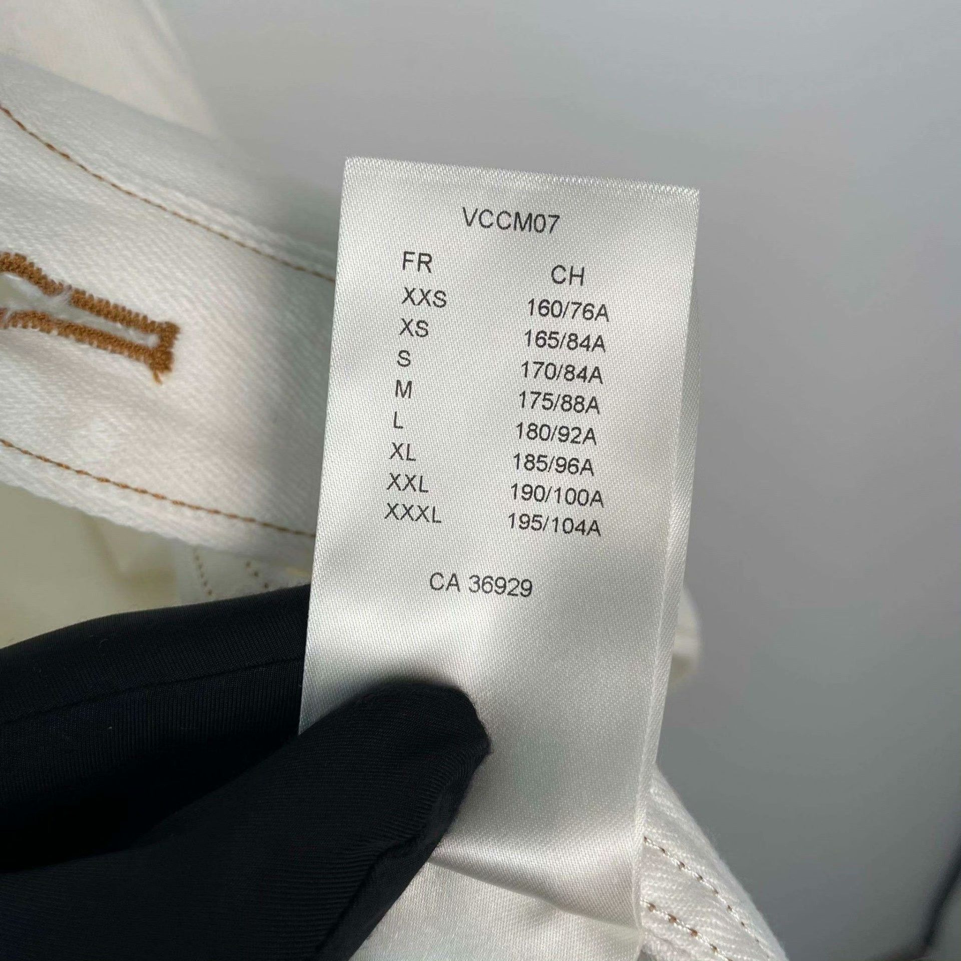 Louis Vuitton Louis Vuitton White Light Jacket M Men Size US M / EU 48-50 / 2 - 9 Thumbnail