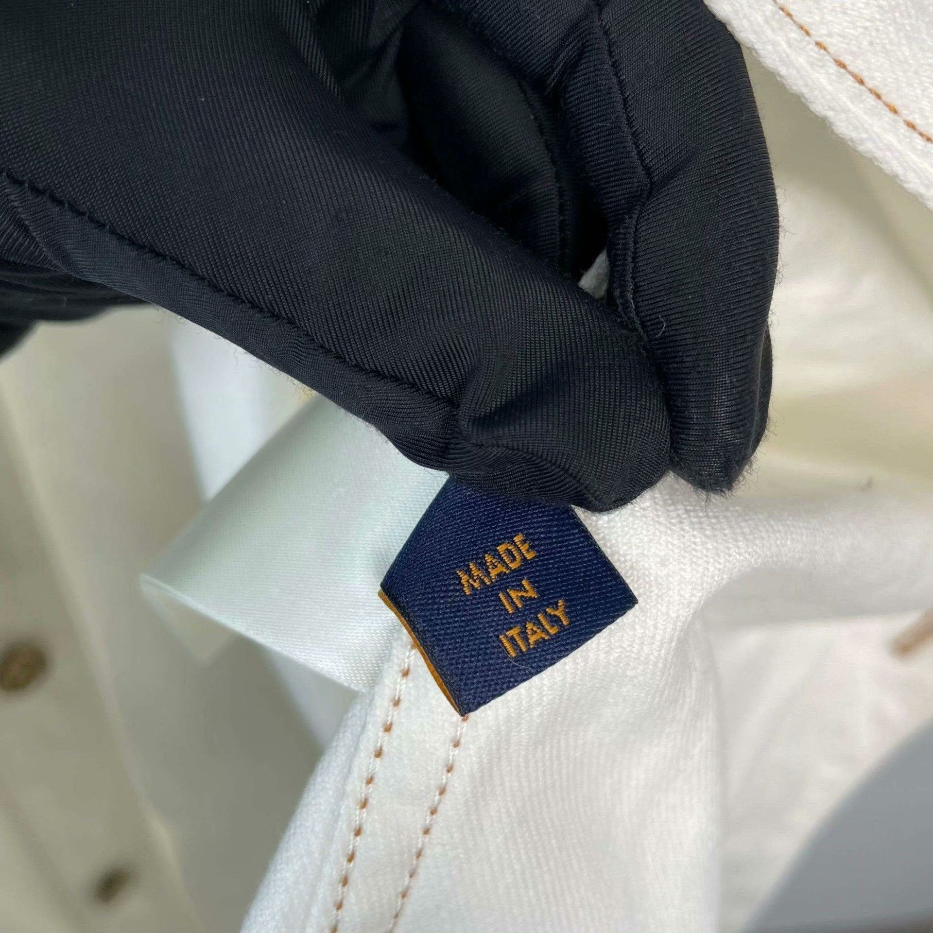 Louis Vuitton Louis Vuitton White Light Jacket M Men Size US M / EU 48-50 / 2 - 6 Thumbnail