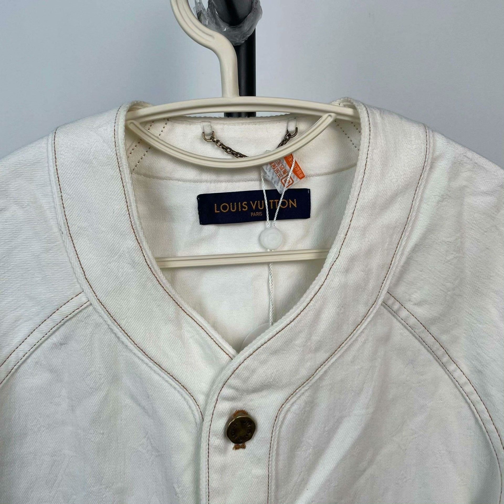 Louis Vuitton Louis Vuitton White Light Jacket M Men Size US M / EU 48-50 / 2 - 3 Thumbnail