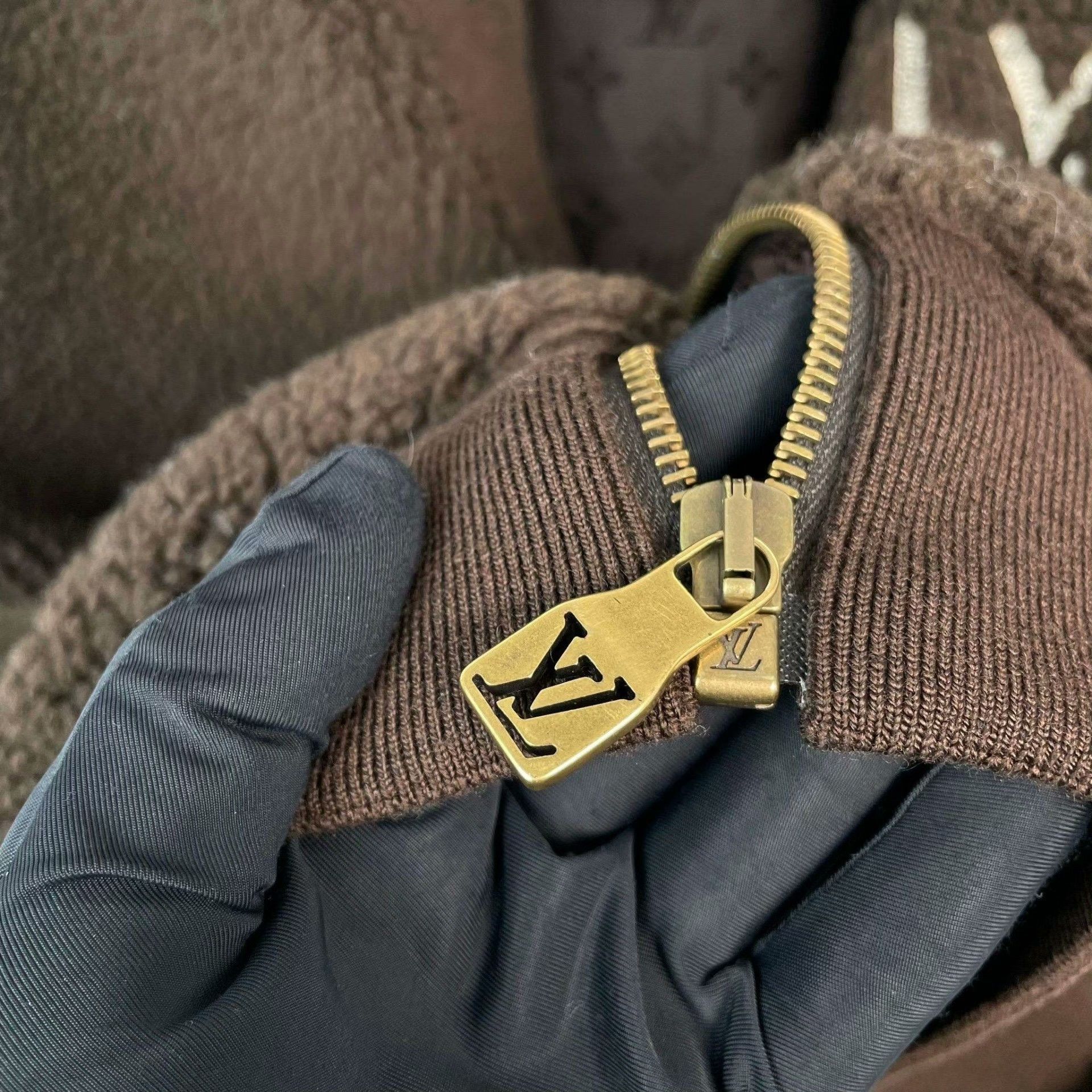 Louis Vuitton Louis Vuitton Brown Light Jacket S Men Size US S / EU 44-46 / 1 - 3 Thumbnail