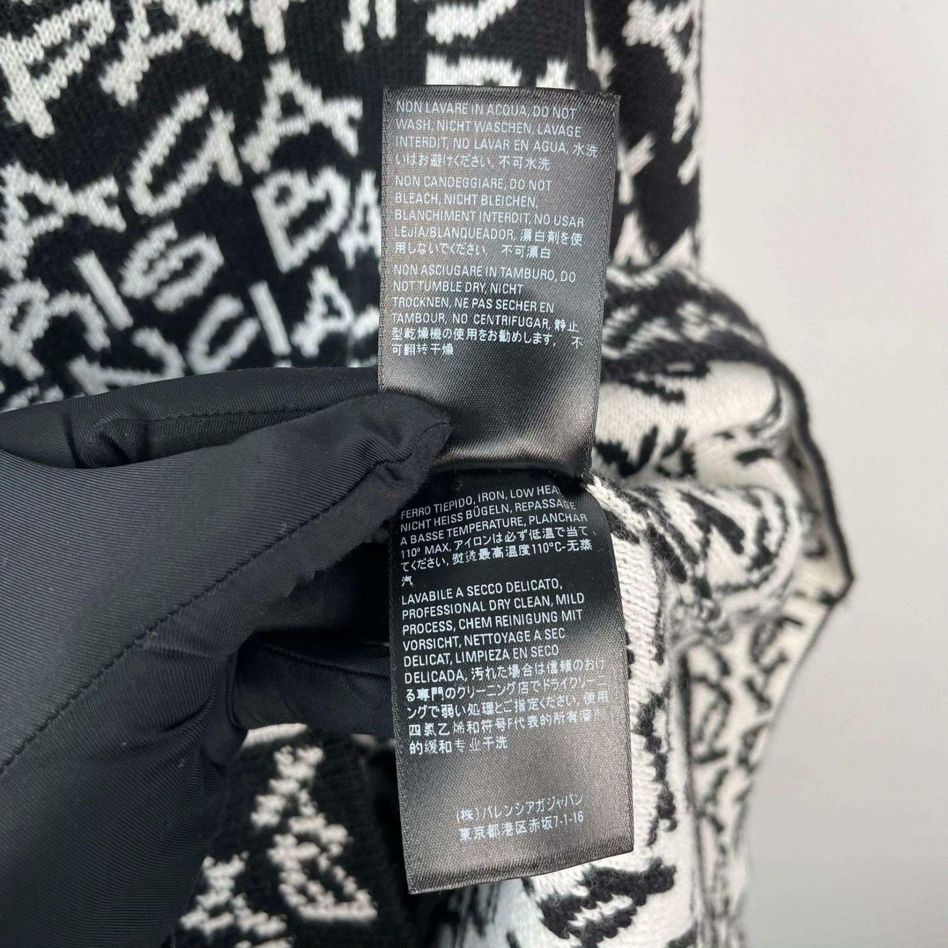 Balenciaga Balenciaga Black Sweater XS Men Size US XS / EU 42 / 0 - 5 Thumbnail