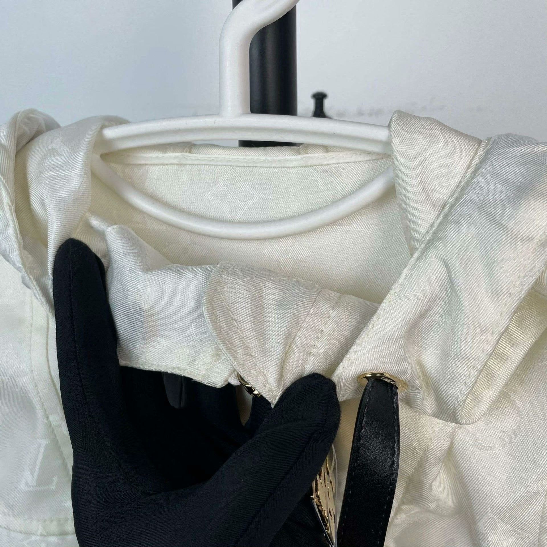 Louis Vuitton Louis Vuitton White Light Jacket 32 Men Size US XS / EU 42 / 0 - 4 Thumbnail