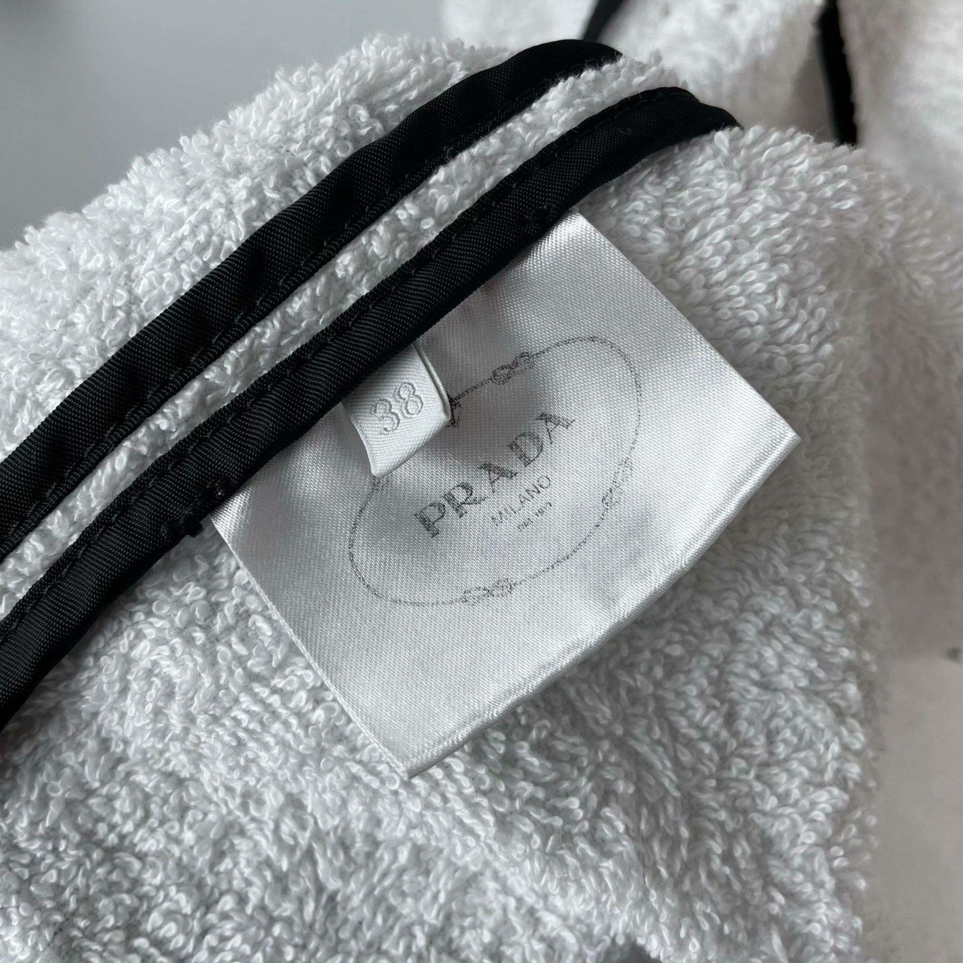 Prada Prada White Hoodie 38 women Size XS / US 0-2 / IT 36-38 - 4 Thumbnail
