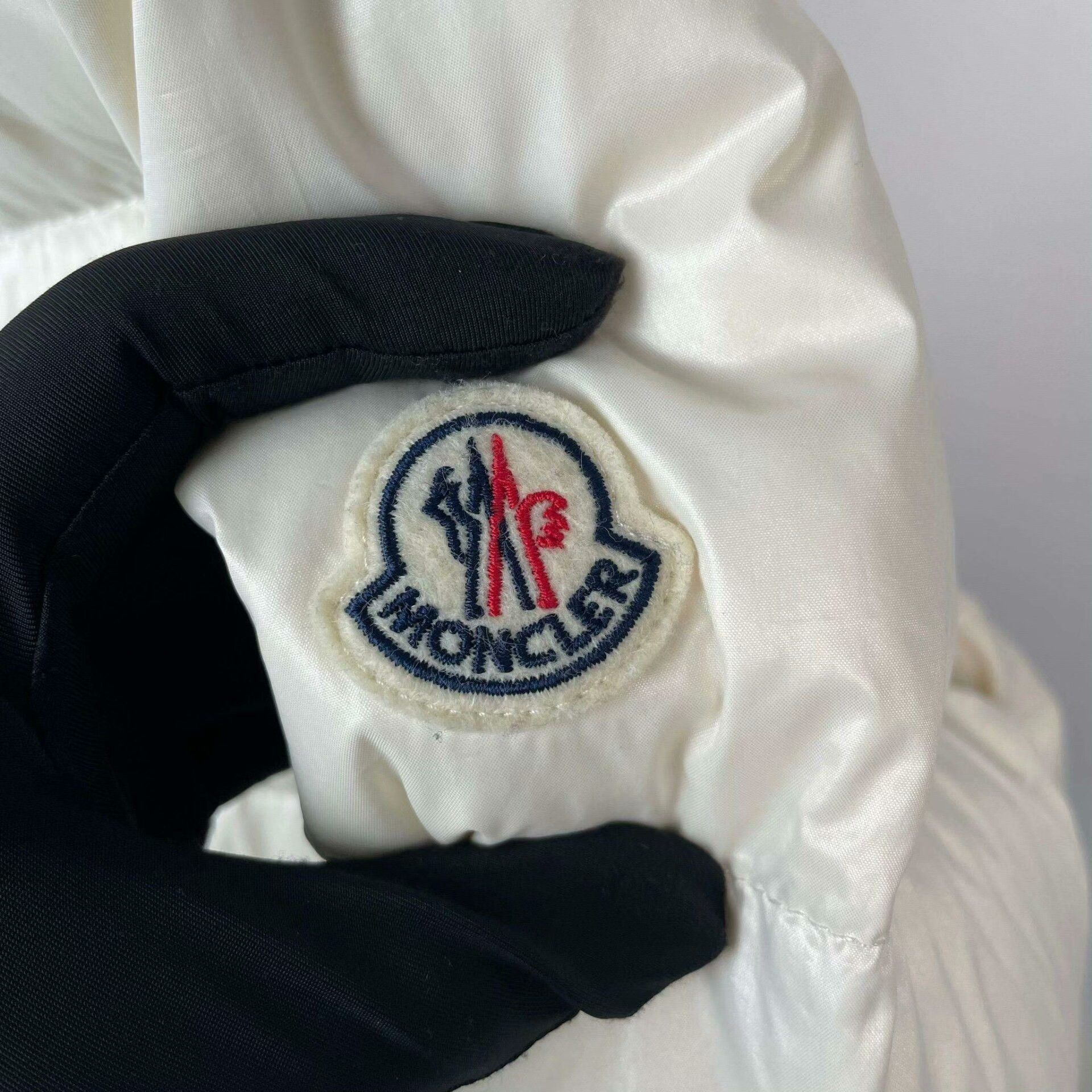 Moncler Moncler Down White Down Jacket 37 Women Size S / US 4 / IT 40 - 3 Thumbnail