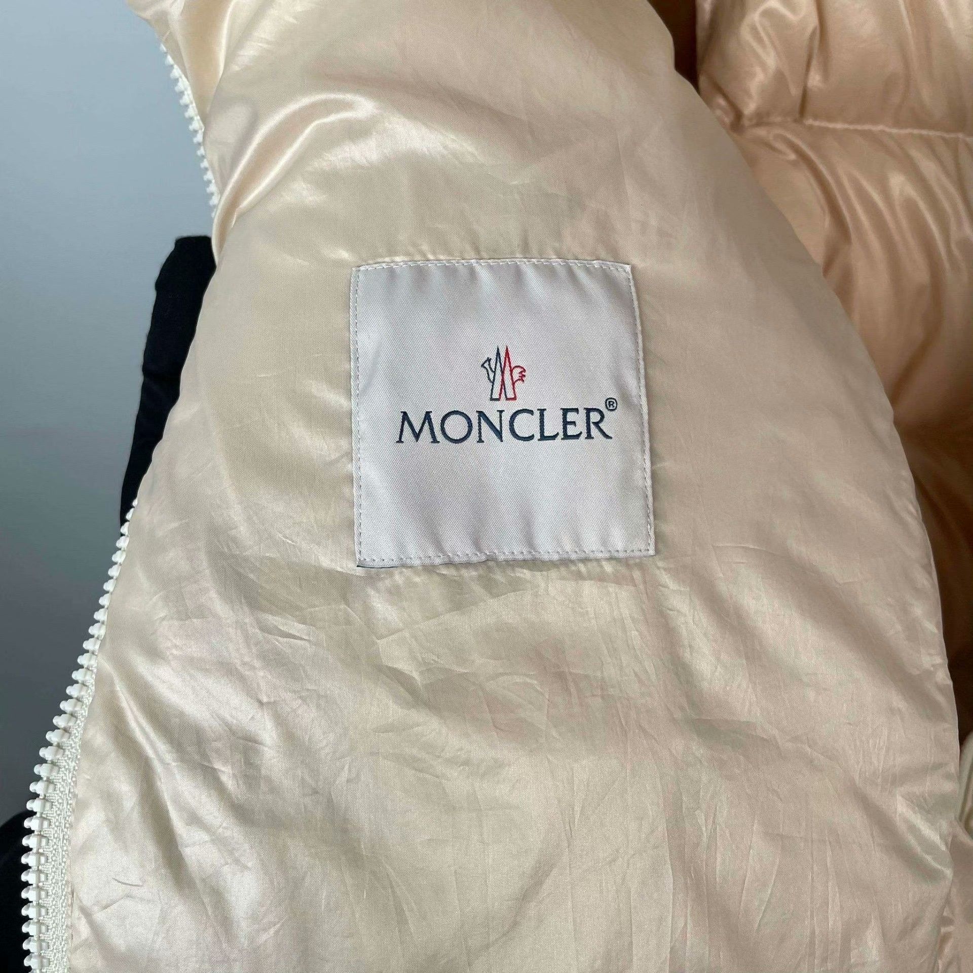 Moncler Moncler Down White Down Jacket 37 Women Size S / US 4 / IT 40 - 7 Thumbnail