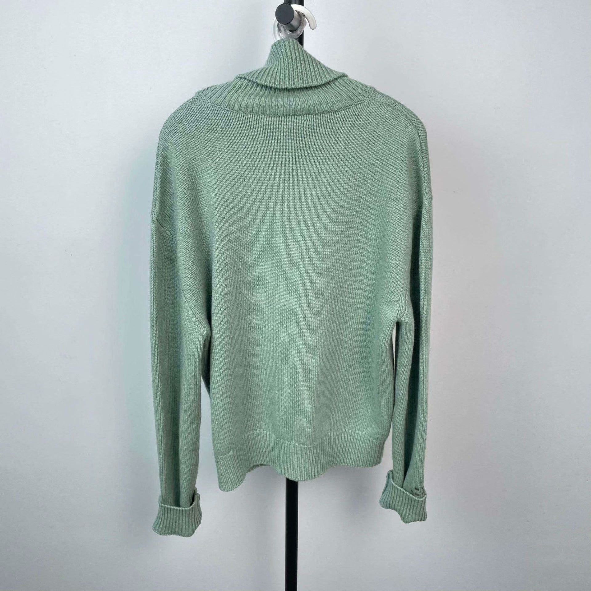 Hermes Hermes Green Sweater M Women Size M / US 6-8 / IT 42-44 - 2 Thumbnail
