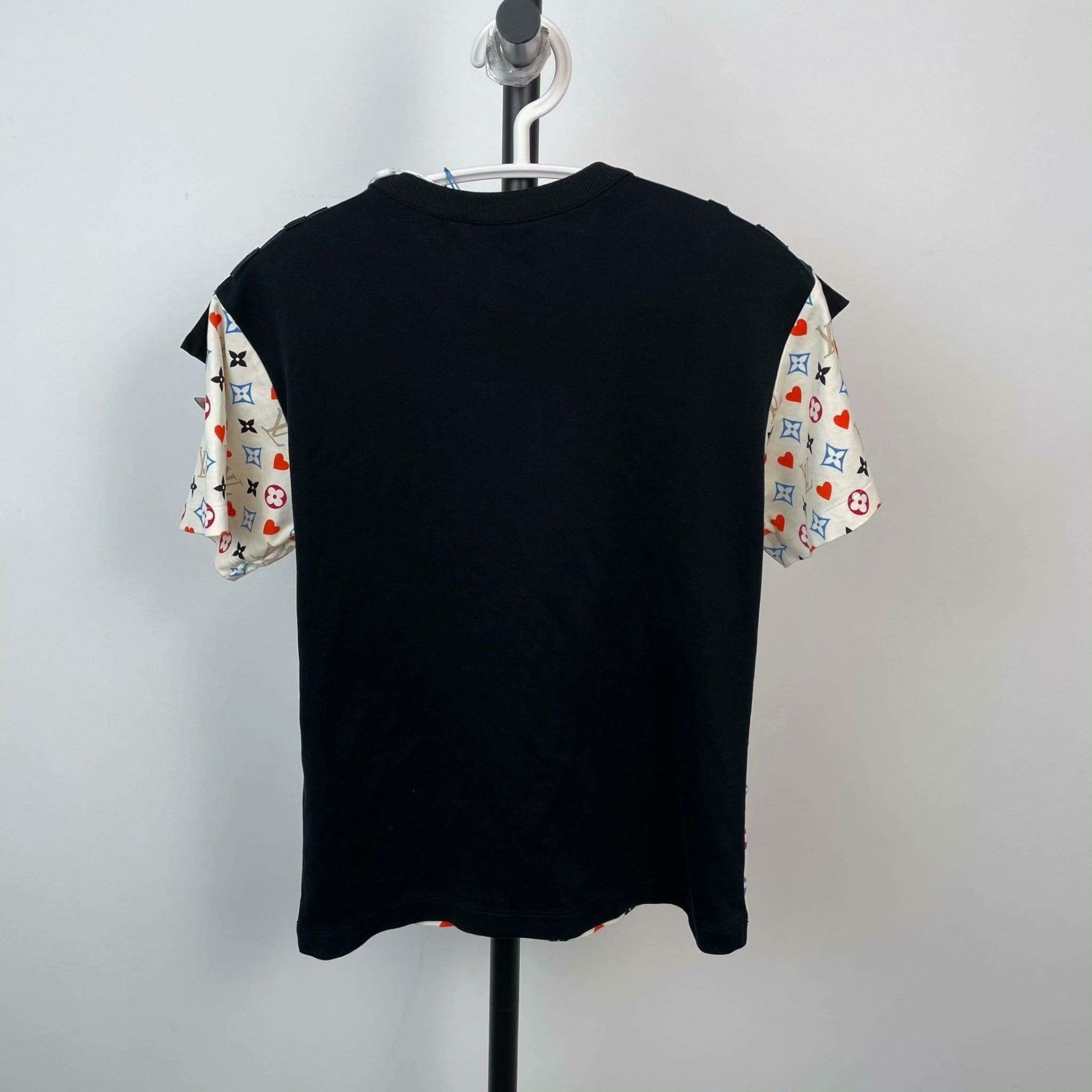 Louis Vuitton Louis Vuitton Retro Multi T-Shirt XXS Women Size XXS / US 00 / IT 34 - 3 Thumbnail