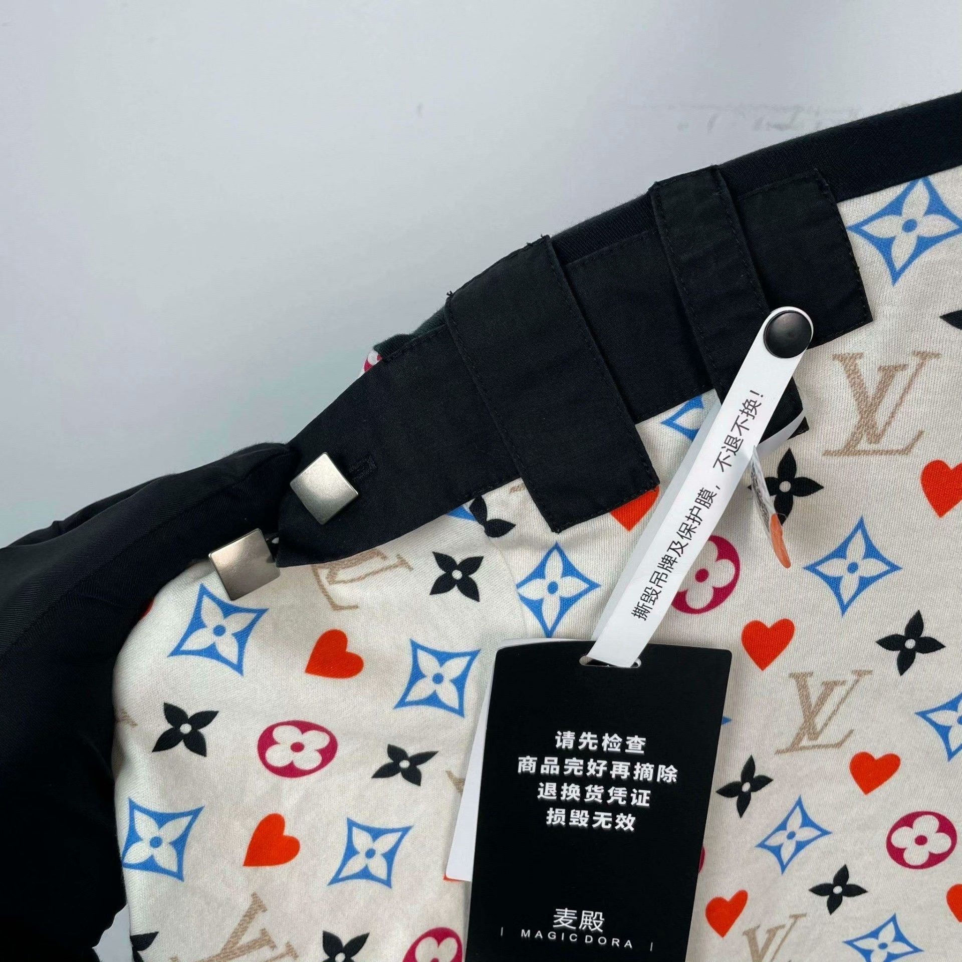 Louis Vuitton Louis Vuitton Retro Multi T-Shirt XXS Women Size XXS / US 00 / IT 34 - 9 Thumbnail