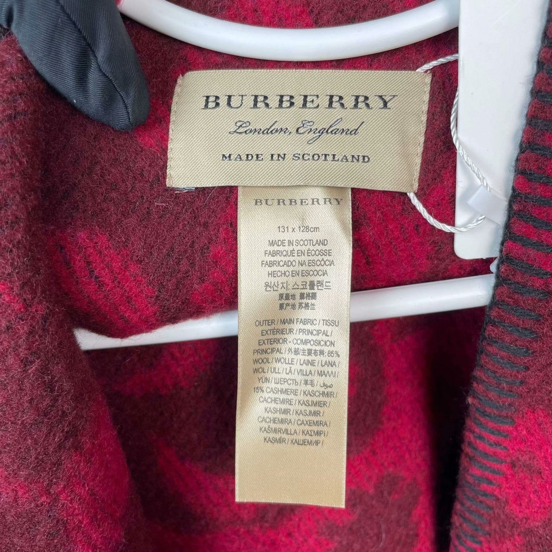 Burberry Burberry Red Scarf 32 Men Size ONE SIZE - 4 Thumbnail