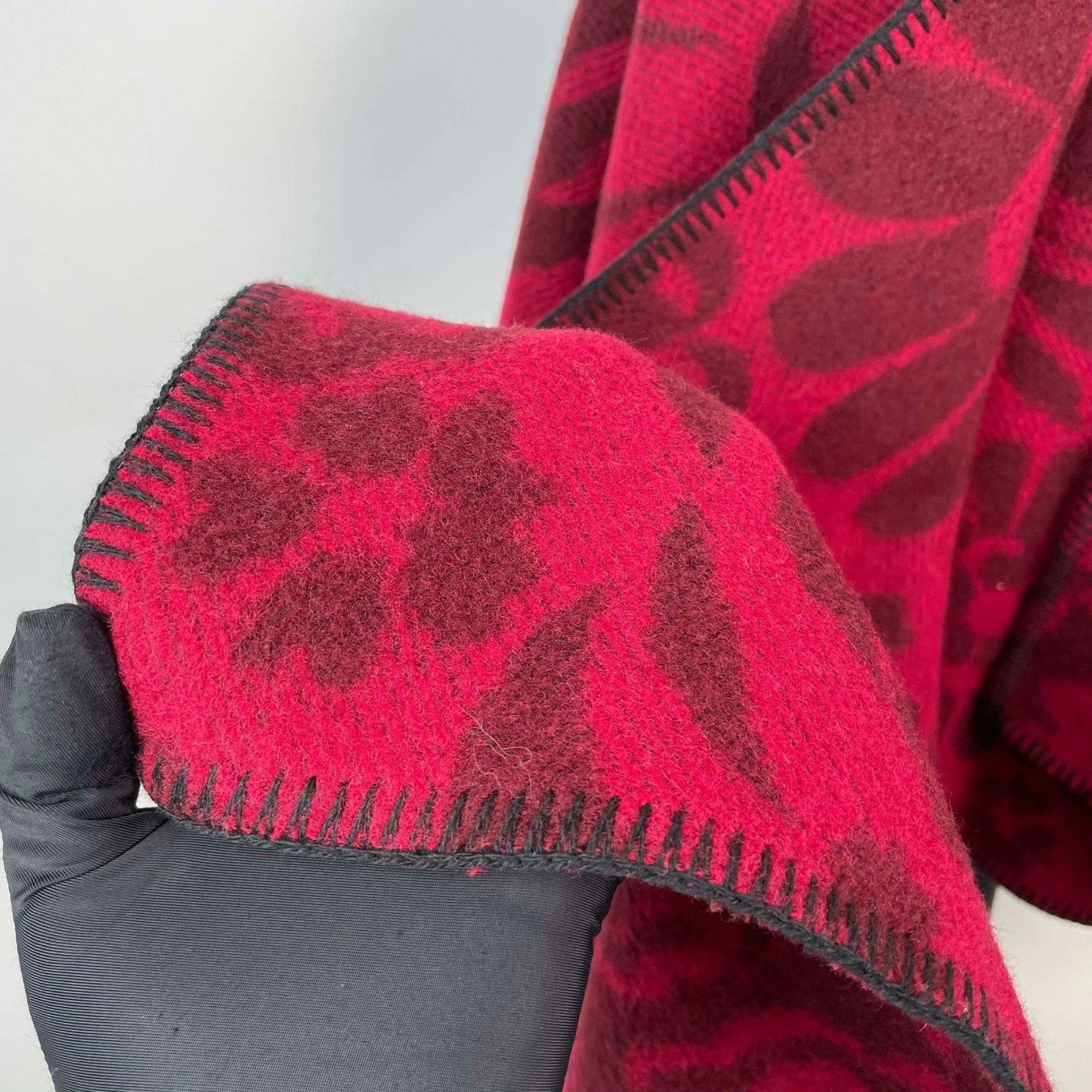 Burberry Burberry Red Scarf 32 Men Size ONE SIZE - 8 Thumbnail