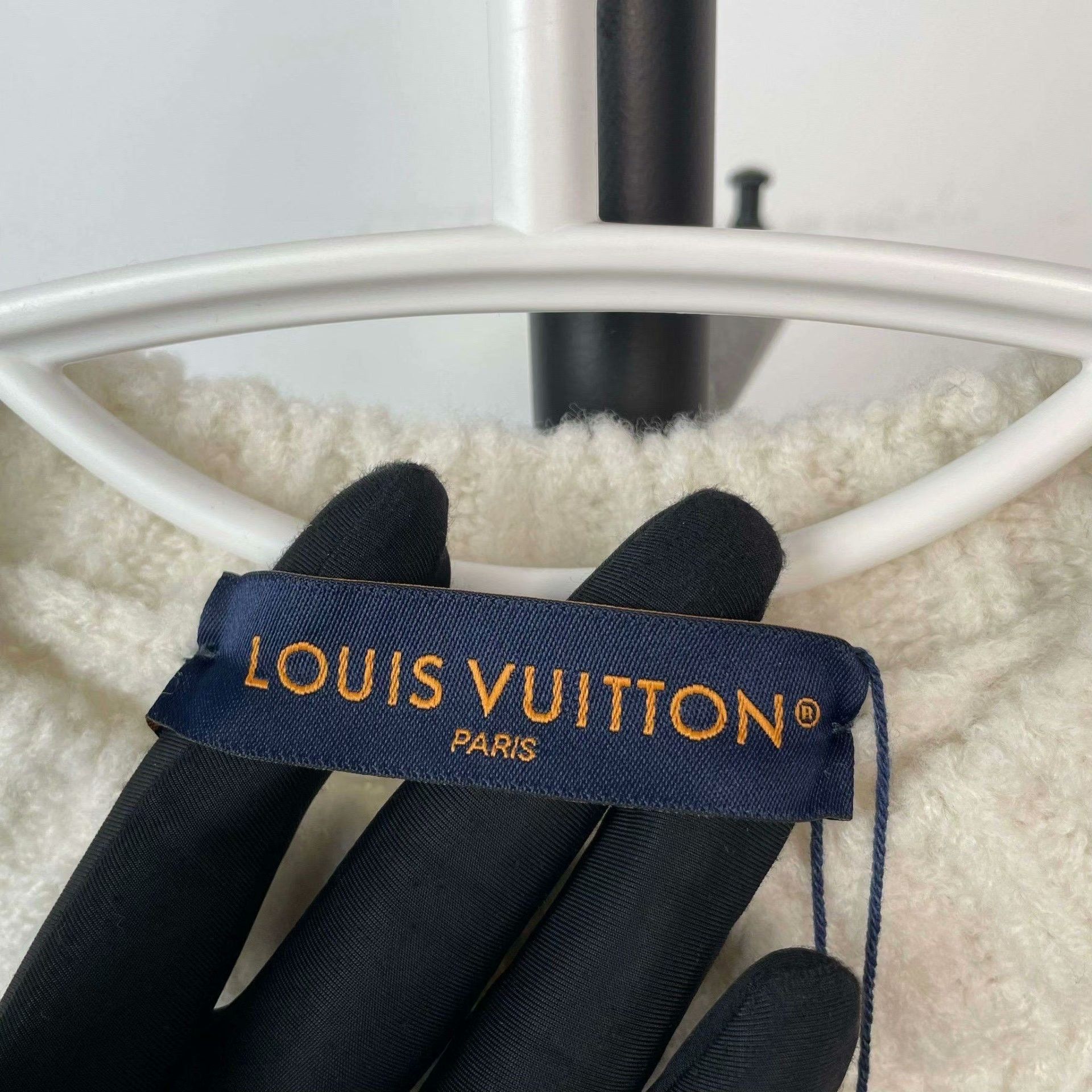 Louis Vuitton Louis Vuitton White Hoodie XS Men Size US XS / EU 42 / 0 - 4 Thumbnail