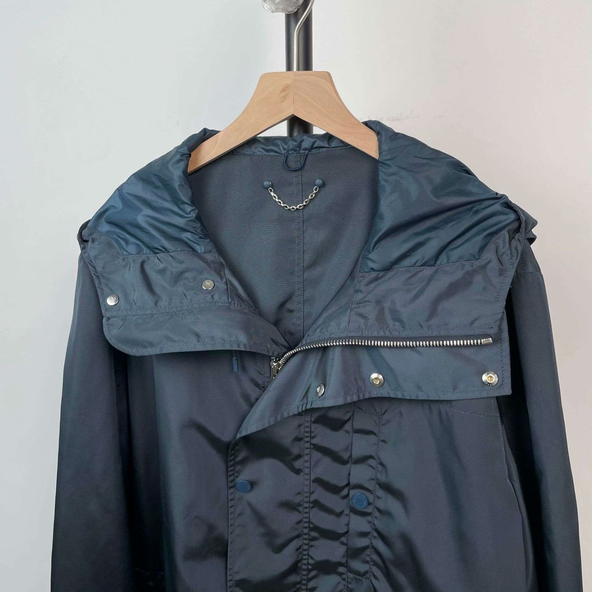 Louis Vuitton Louis Vuitton Polyester Blue Light Jacket M Men Size US M / EU 48-50 / 2 - 9 Thumbnail