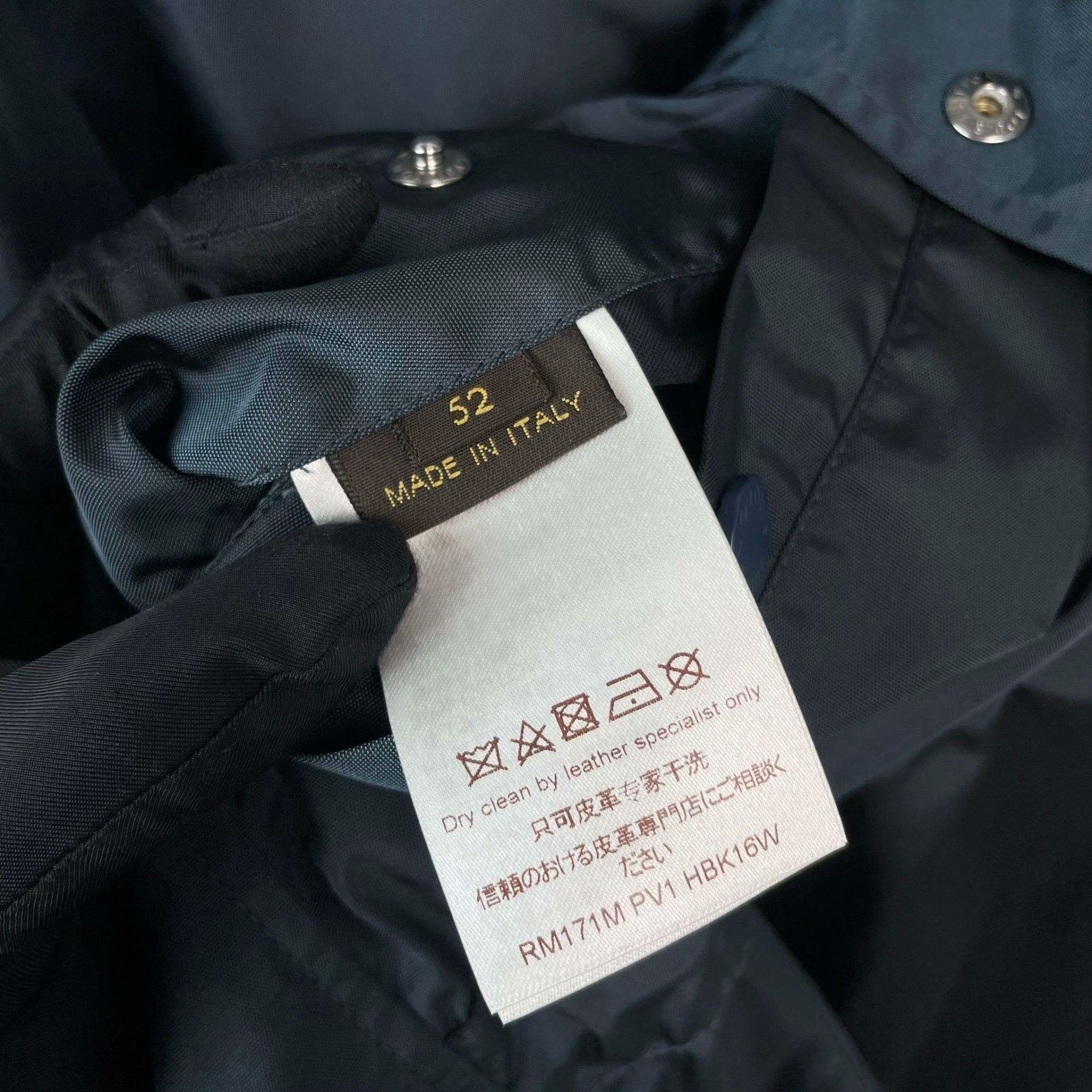 Louis Vuitton Louis Vuitton Polyester Blue Light Jacket M Men Size US M / EU 48-50 / 2 - 5 Thumbnail