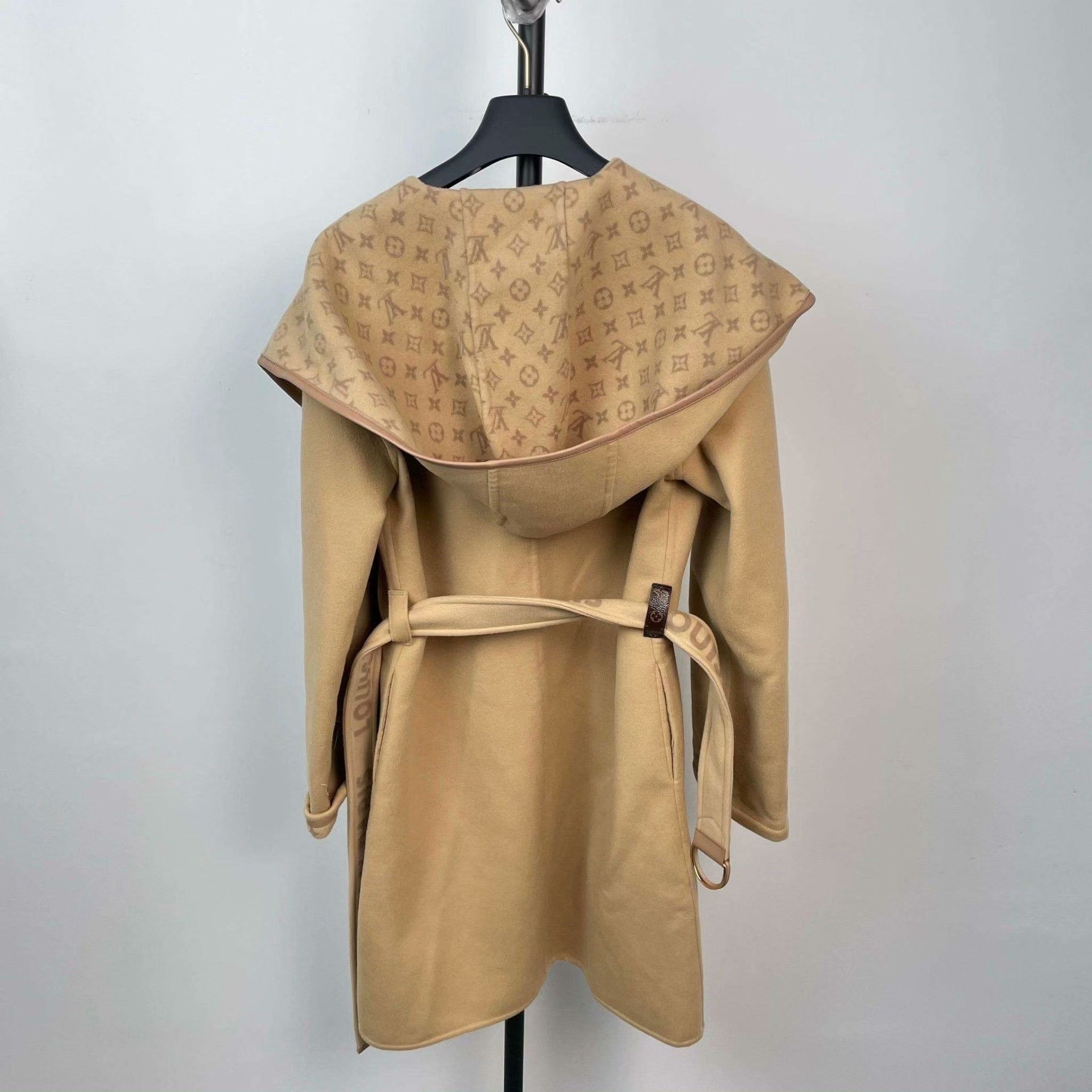 Louis Vuitton Louis Vuitton Brown Heavy Coat 38 Men Size US S / EU 44-46 / 1 - 2 Thumbnail