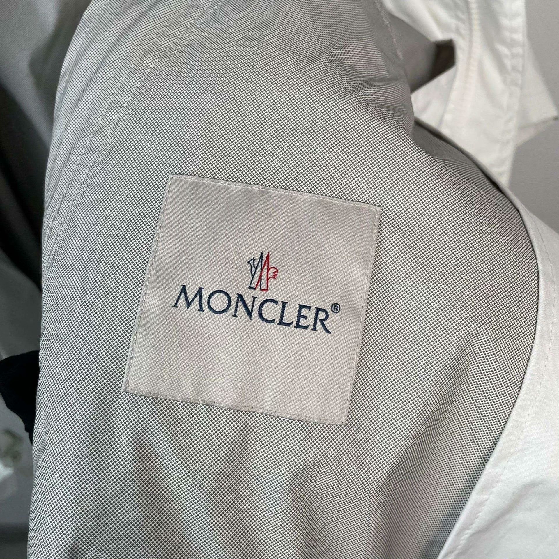 Moncler Moncler White Light Jacket S Men Size US S / EU 44-46 / 1 - 6 Thumbnail