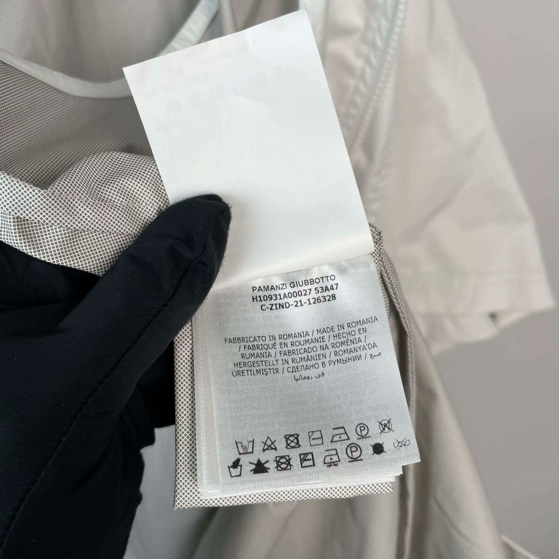 Moncler Moncler White Light Jacket S Men Size US S / EU 44-46 / 1 - 5 Thumbnail