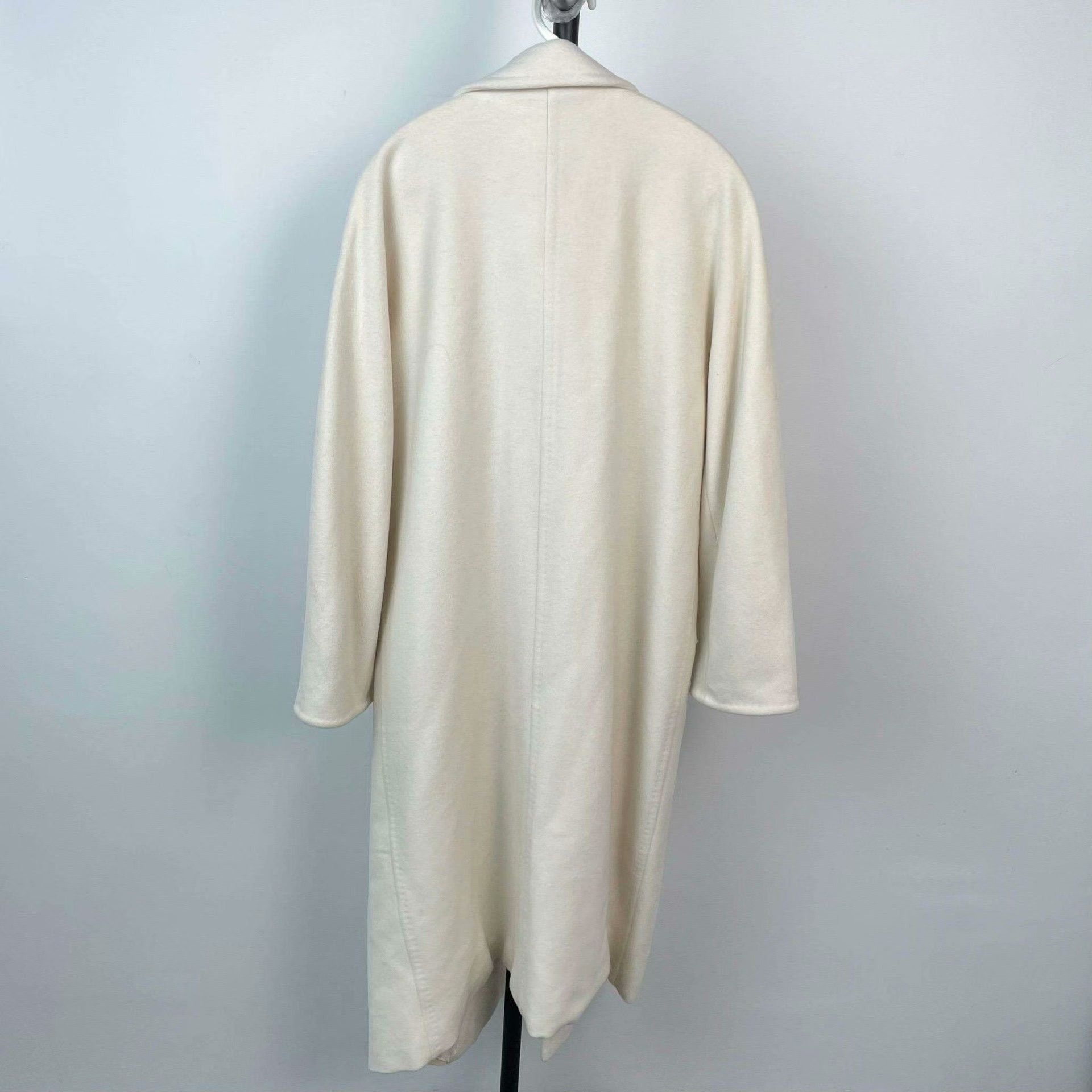 Max Mara Max Mara Wool White Coat 50 Women Size XL / US 12-14 / IT 48-50 - 2 Thumbnail