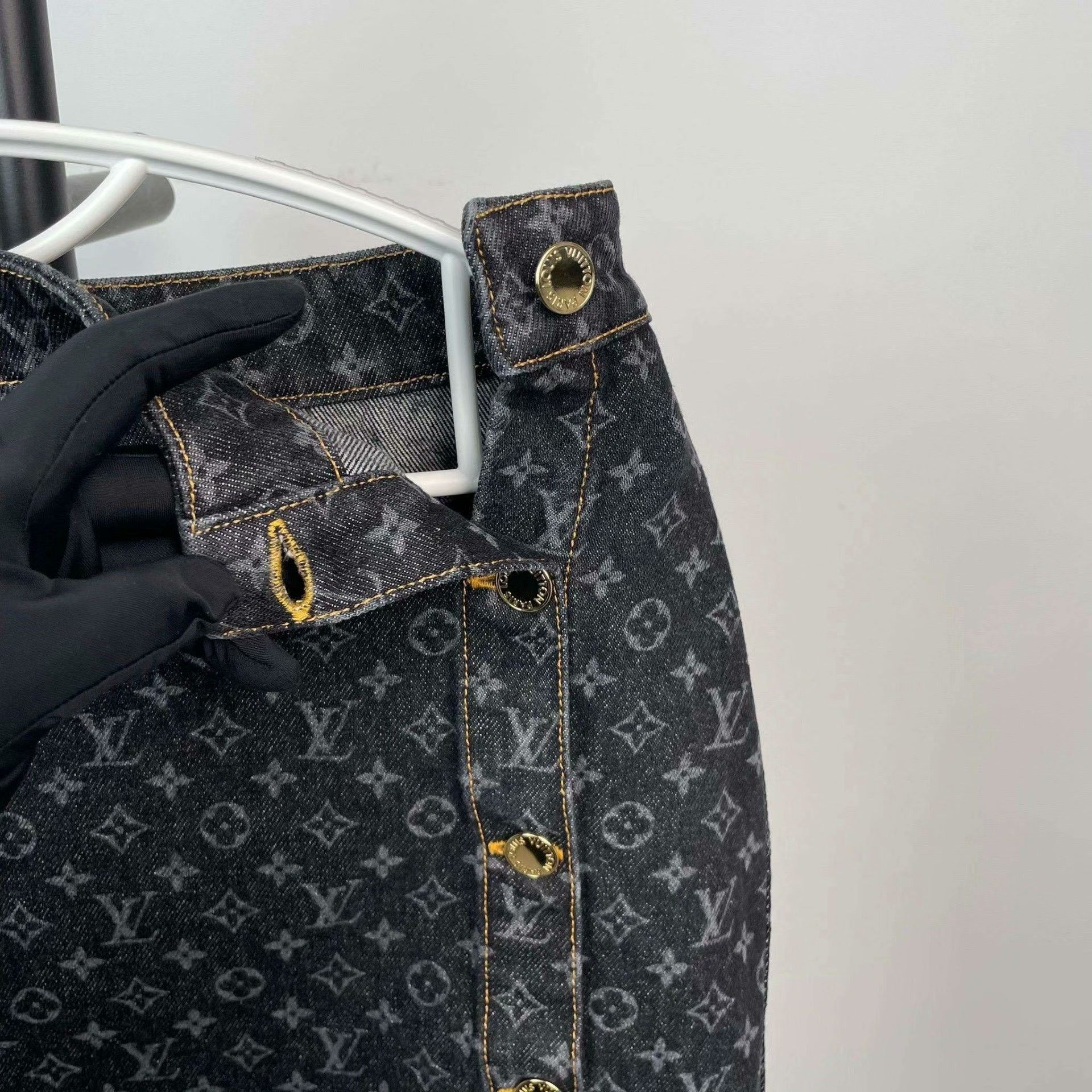 Louis Vuitton Louis Vuitton Denim Printed Gray Skirt S Women Size 26" / US 2 / IT 38 - 9 Thumbnail