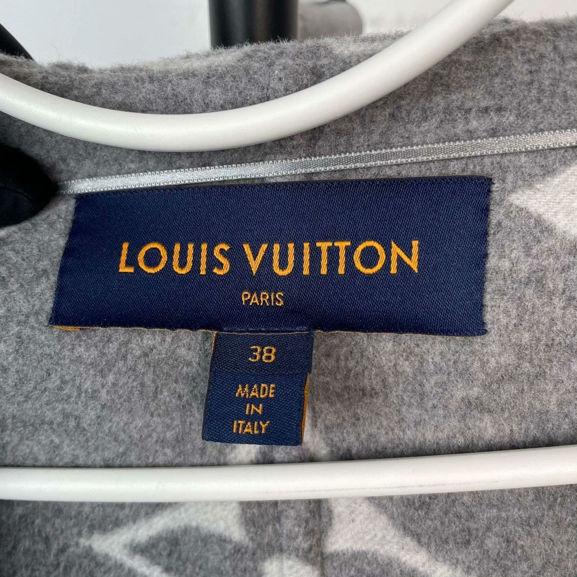 Louis Vuitton Louis Vuitton Gray Heavy Coat 38 Men Size US S / EU 44-46 / 1 - 5 Thumbnail