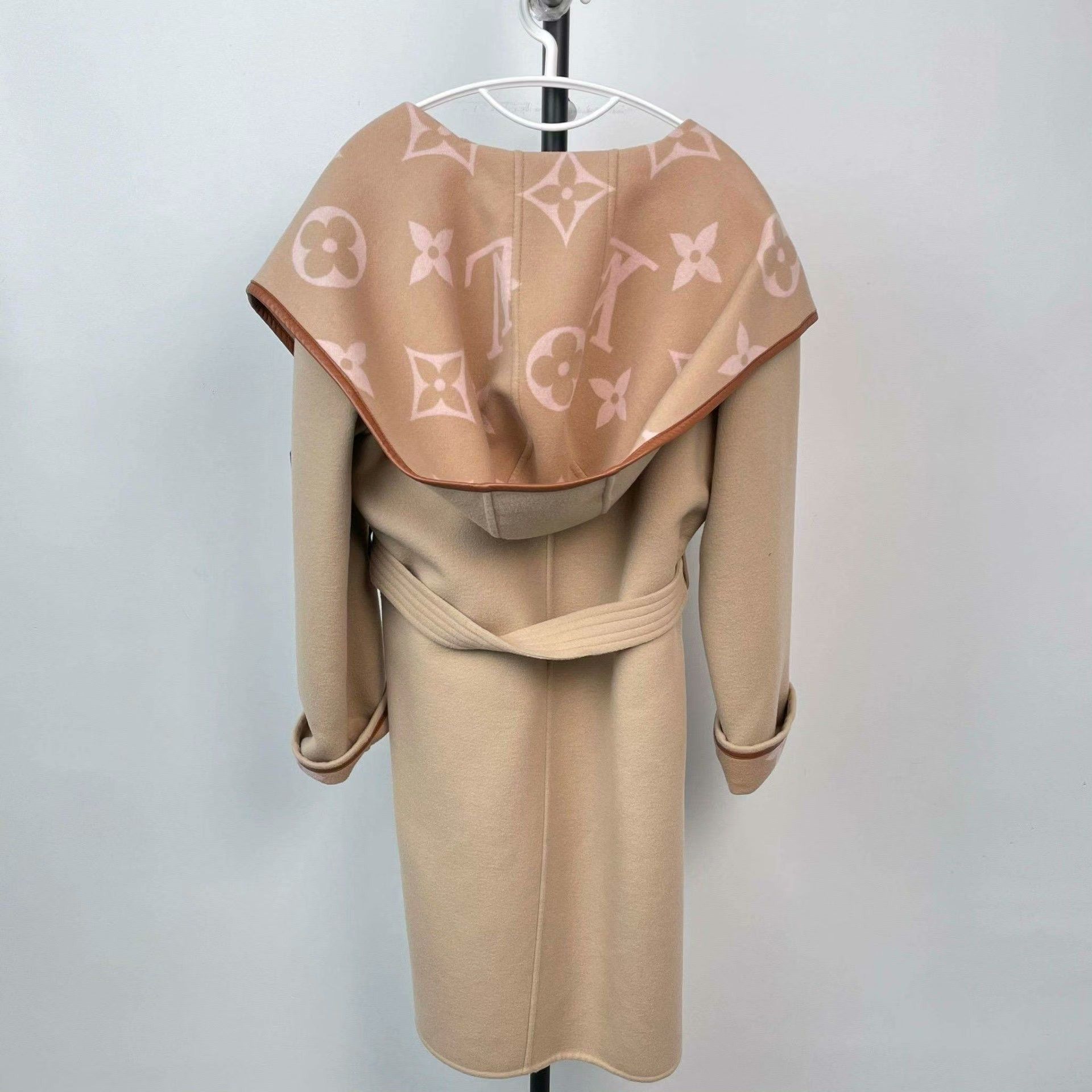 Louis Vuitton Louis Vuitton Pink Heavy Coat 38 Men Size US S / EU 44-46 / 1 - 2 Thumbnail