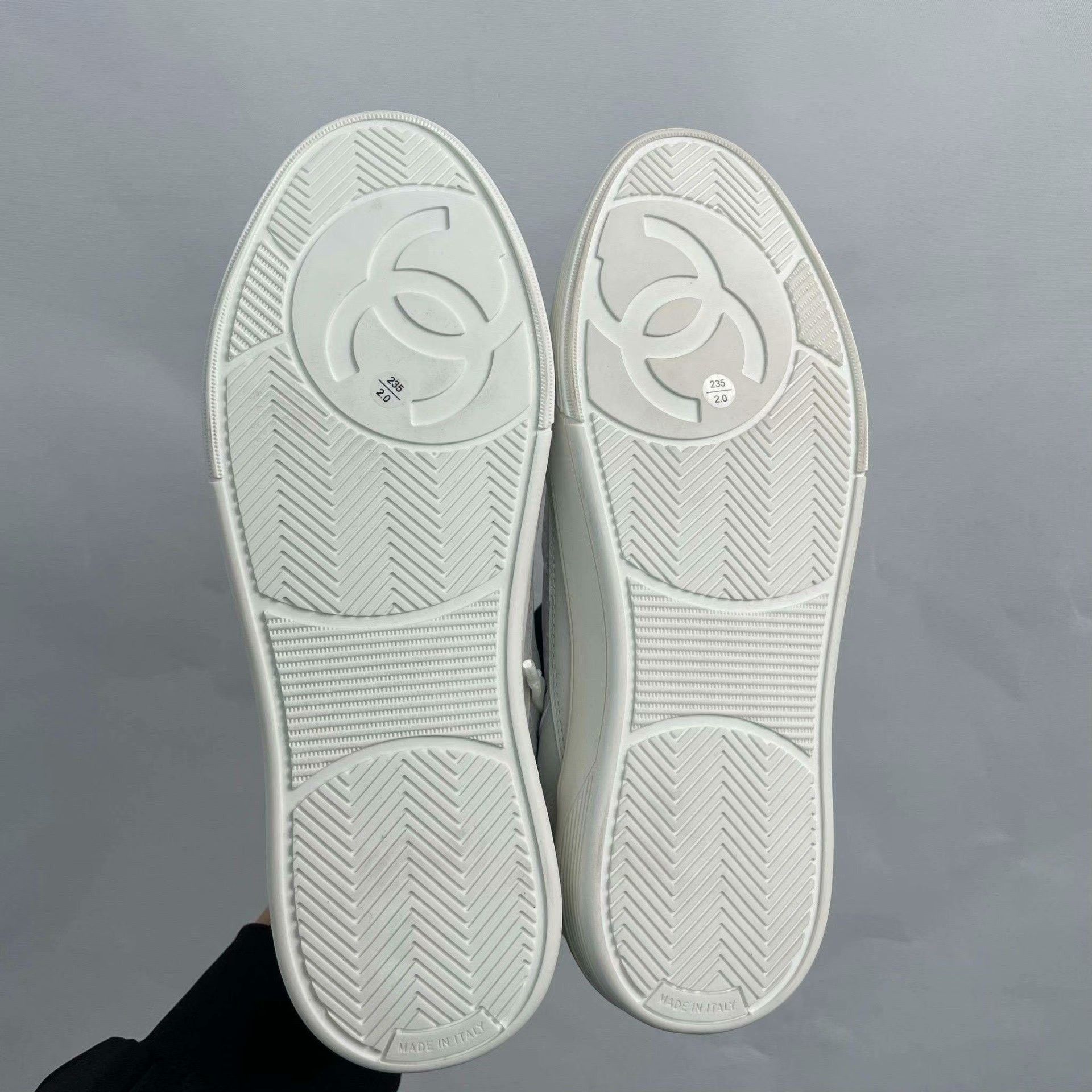 Chanel Chanel Leather White Lowtop Sneakers 37 Women Size US 6.5 / IT 36.5 - 5 Thumbnail