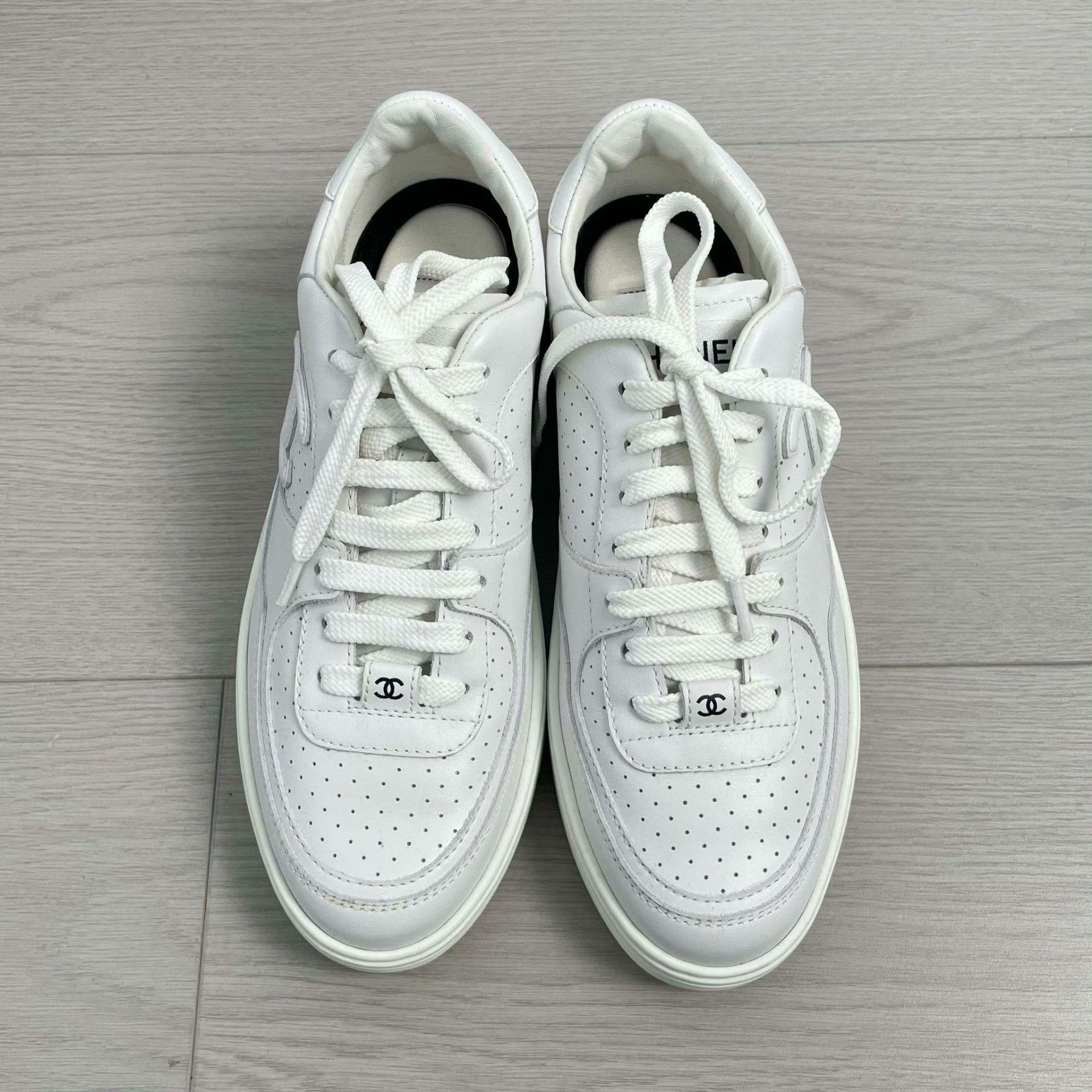 Chanel Chanel Leather White Lowtop Sneakers 37 Women Size US 6.5 / IT 36.5 - 3 Thumbnail
