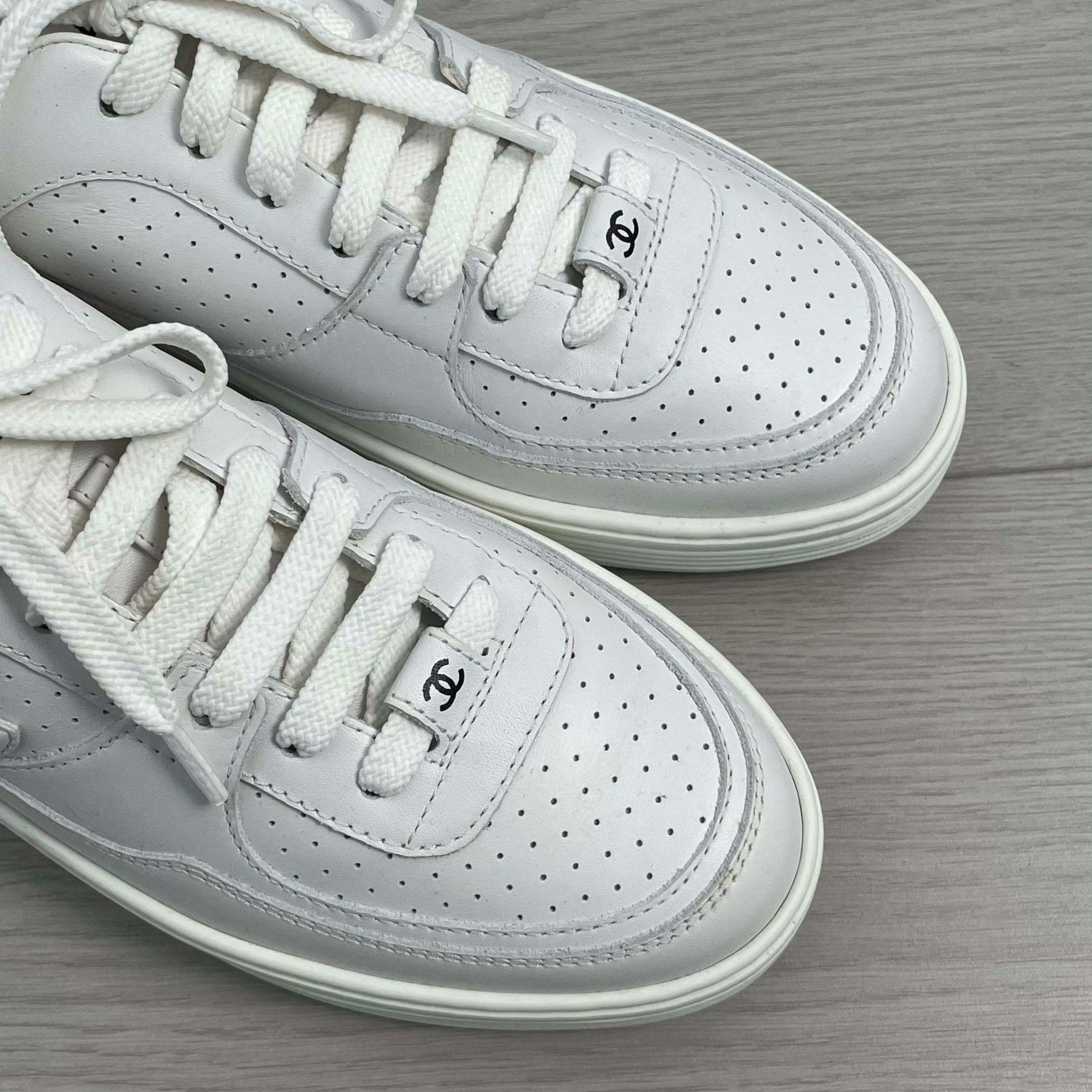 Chanel Chanel Leather White Lowtop Sneakers 37 Women Size US 6.5 / IT 36.5 - 4 Thumbnail