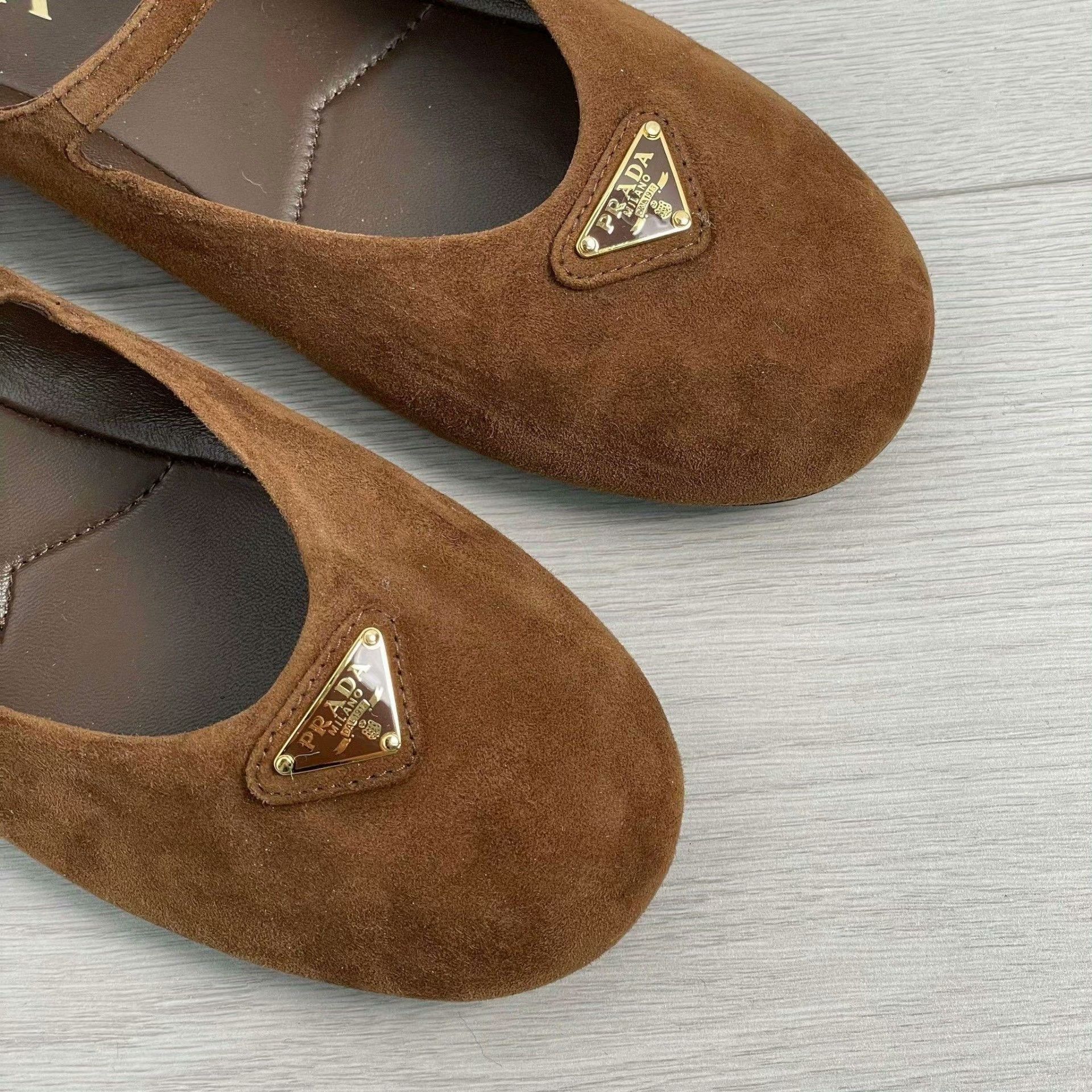Prada Prada Suede Brown Lowtop Sneakers 37 Women Size US 6.5 / IT 36.5 - 4 Thumbnail