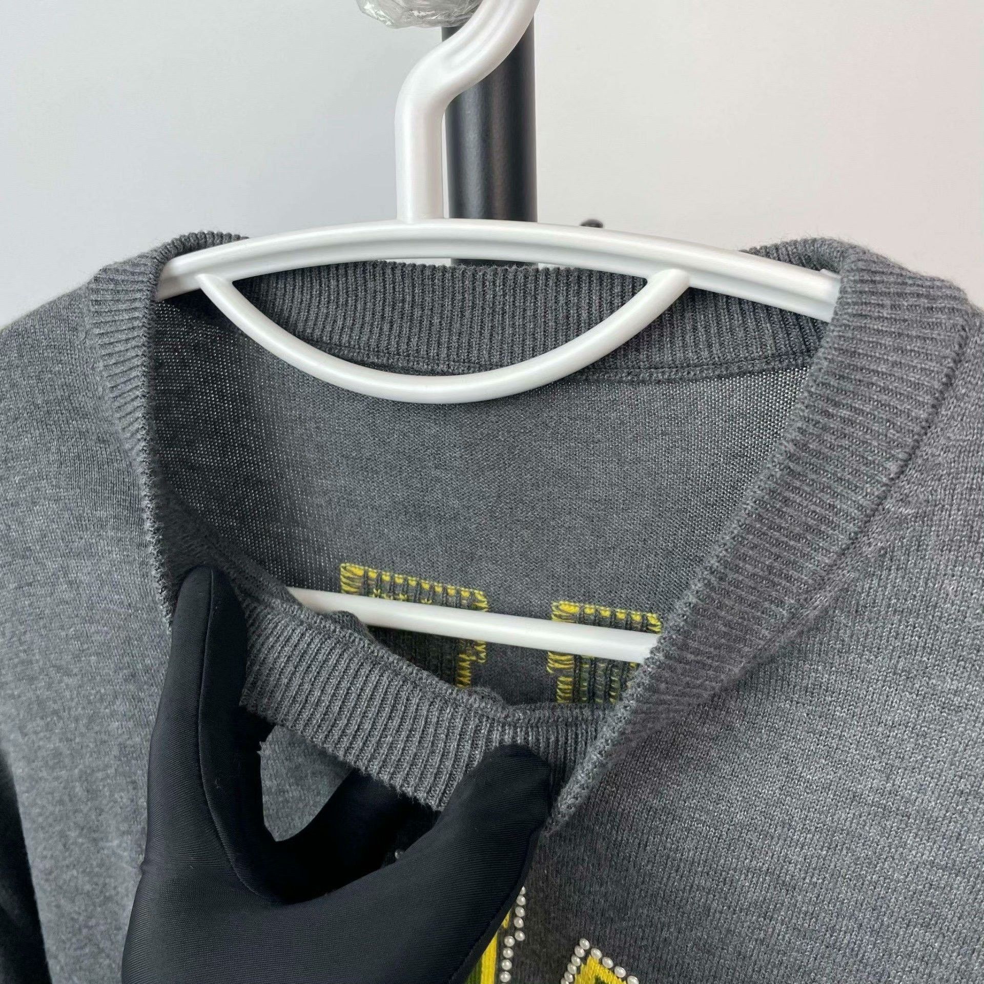 Louis Vuitton Louis Vuitton Cotton Gray T-Shirt S Women Size S / US 4 / IT 40 - 8 Thumbnail