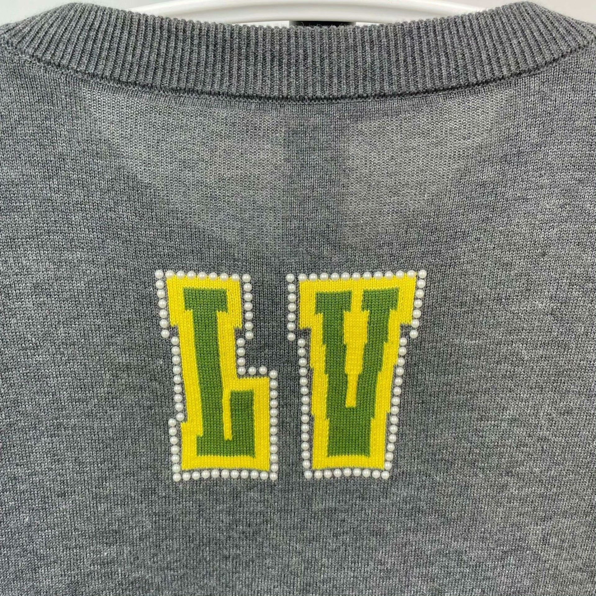 Louis Vuitton Louis Vuitton Cotton Gray T-Shirt S Women Size S / US 4 / IT 40 - 7 Thumbnail