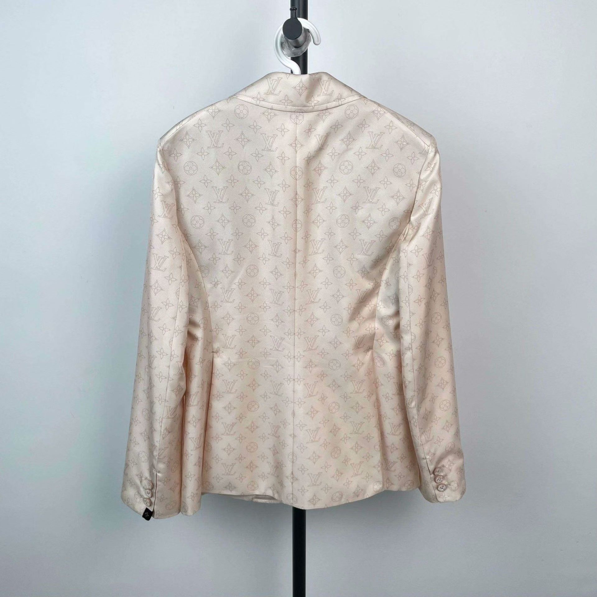 Louis Vuitton Louis Vuitton Silk Pink Suit S Men Size 40R - 2 Thumbnail