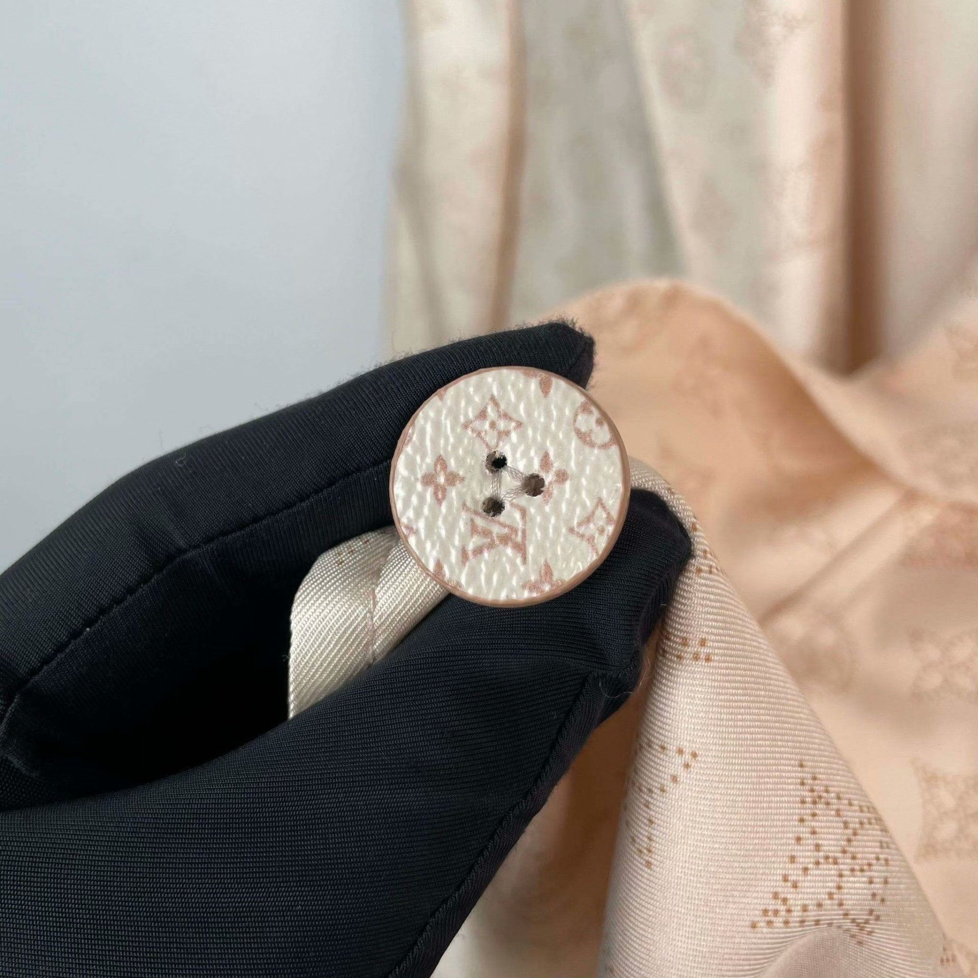 Louis Vuitton Louis Vuitton Silk Pink Suit S Men Size 40R - 7 Thumbnail