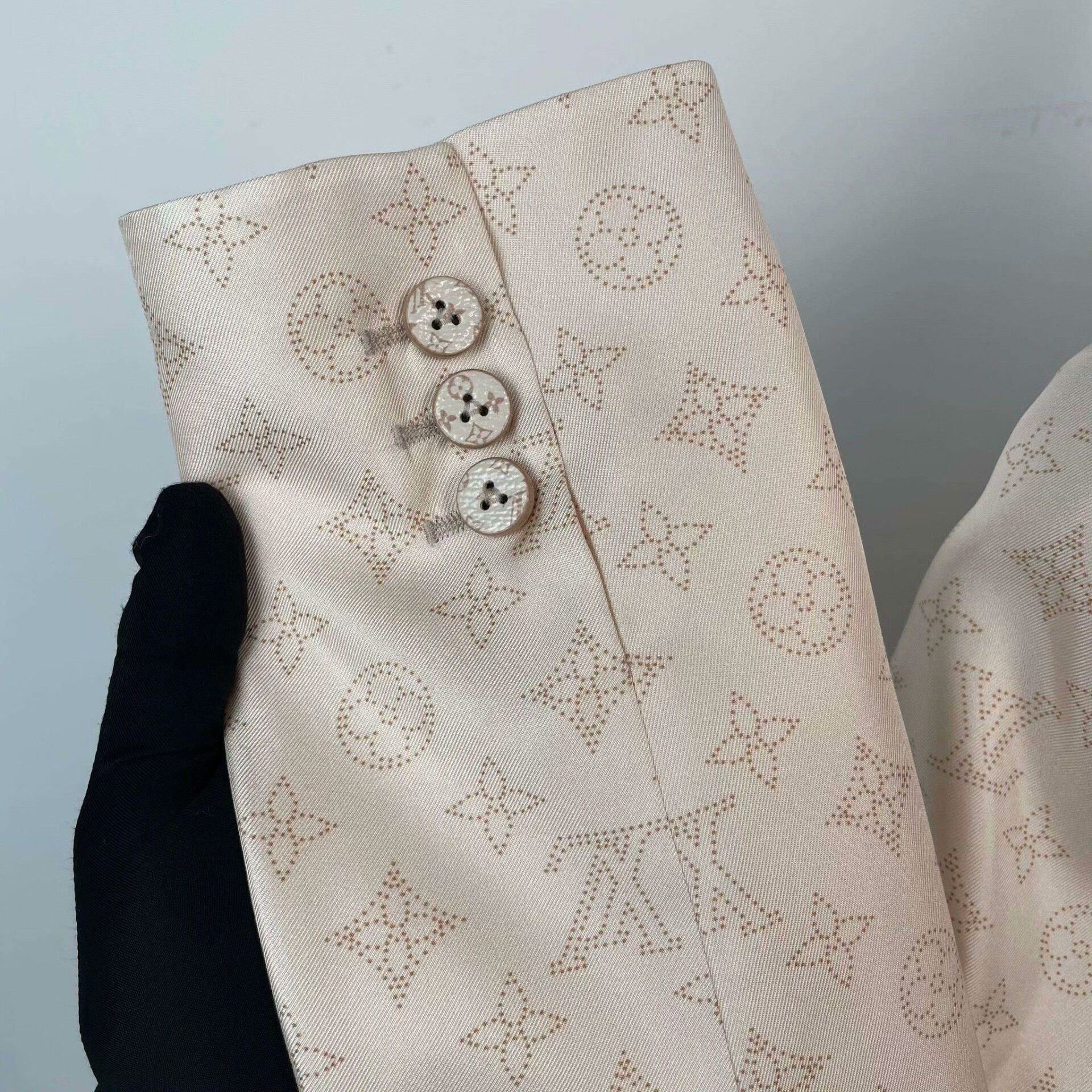 Louis Vuitton Louis Vuitton Silk Pink Suit S Men Size 40R - 8 Thumbnail
