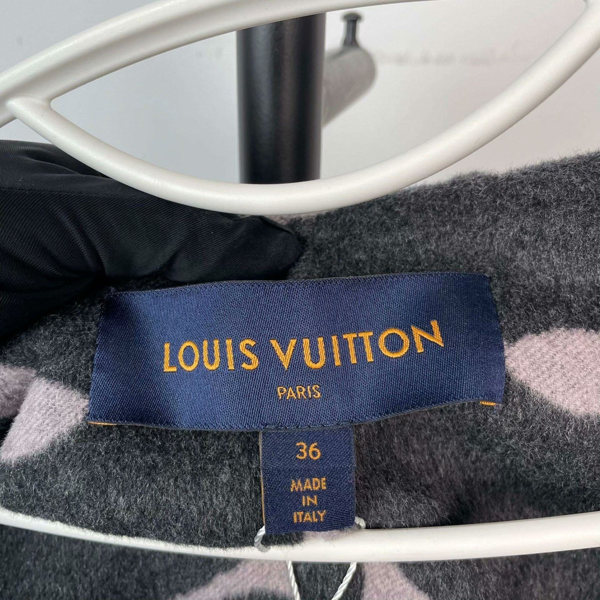 Louis Vuitton Louis Vuitton Gray Heavy Coat 36 Men Size US S / EU 44-46 / 1 - 5 Thumbnail