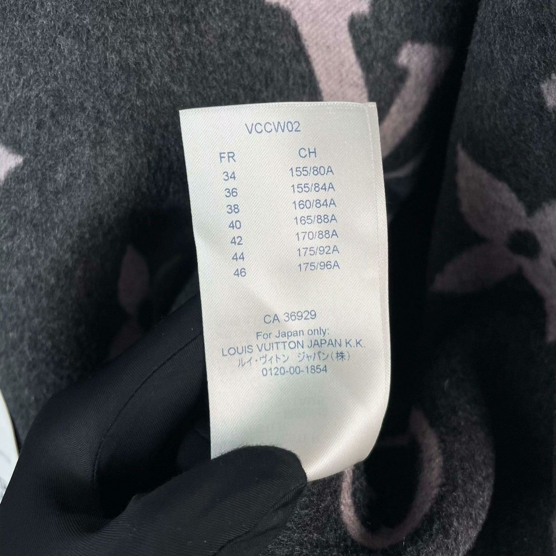 Louis Vuitton Louis Vuitton Gray Heavy Coat 36 Men Size US S / EU 44-46 / 1 - 8 Thumbnail