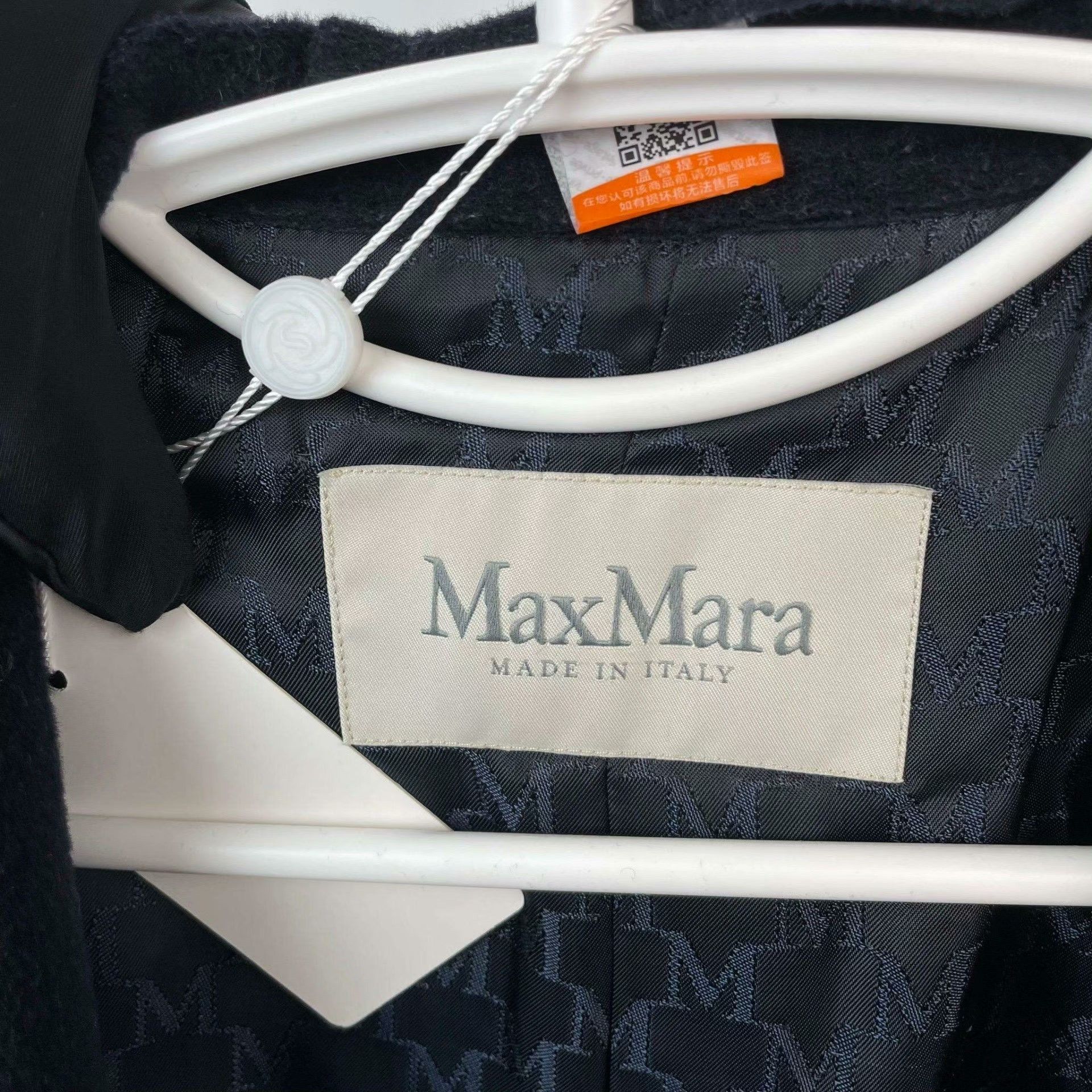 Max Mara Max Mara Black Coat L Women Size L / US 10 / IT 46 - 3 Thumbnail