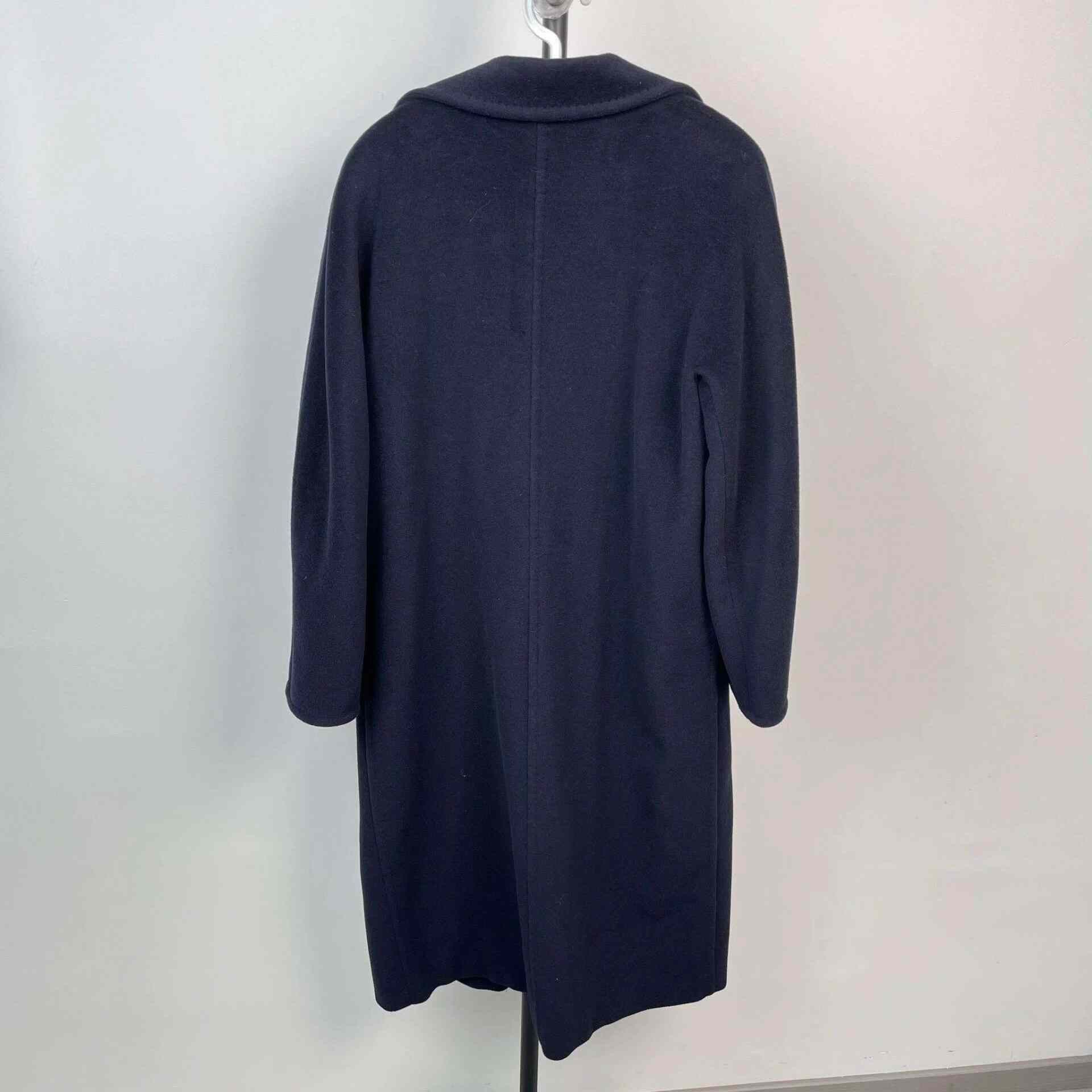 Max Mara Max Mara Black Coat L Women Size L / US 10 / IT 46 - 2 Thumbnail