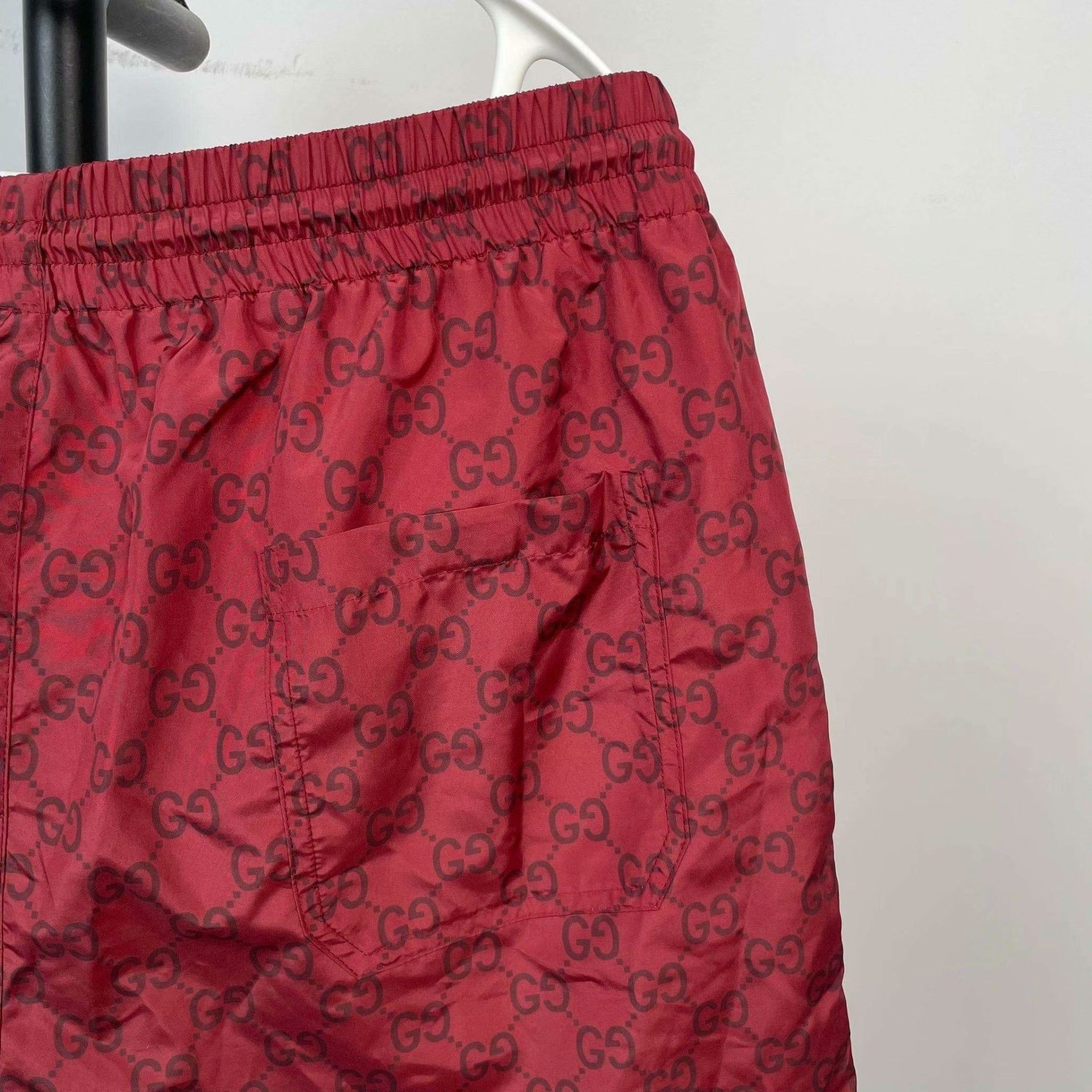 Gucci Gucci Retro Printed Red Shorts S Men Size US 30 / EU 46 - 8 Thumbnail