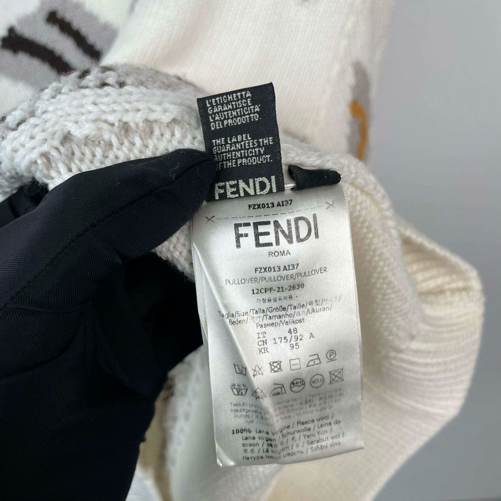 Fendi Fendi Retro Beige Sweater 48 Men Size US XL / EU 56 / 4 - 5 Thumbnail