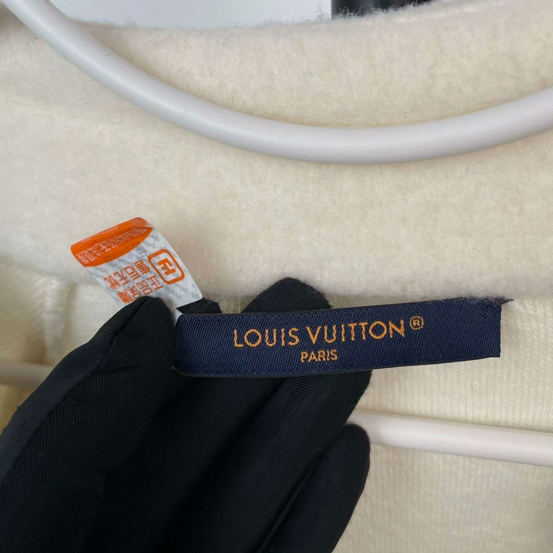 Louis Vuitton Louis Vuitton White Light Jacket S Men Size US S / EU 44-46 / 1 - 3 Thumbnail