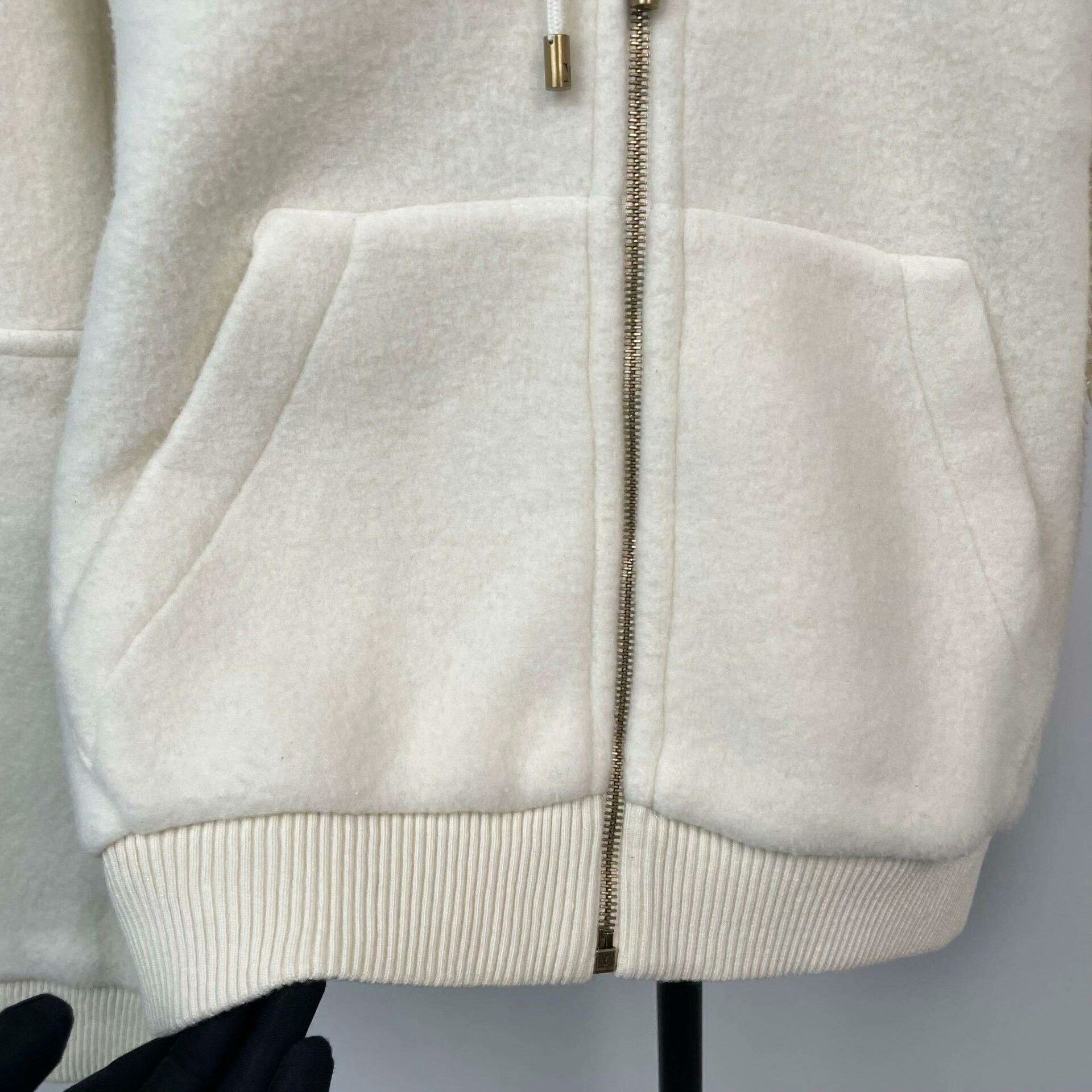 Louis Vuitton Louis Vuitton White Light Jacket S Men Size US S / EU 44-46 / 1 - 8 Thumbnail