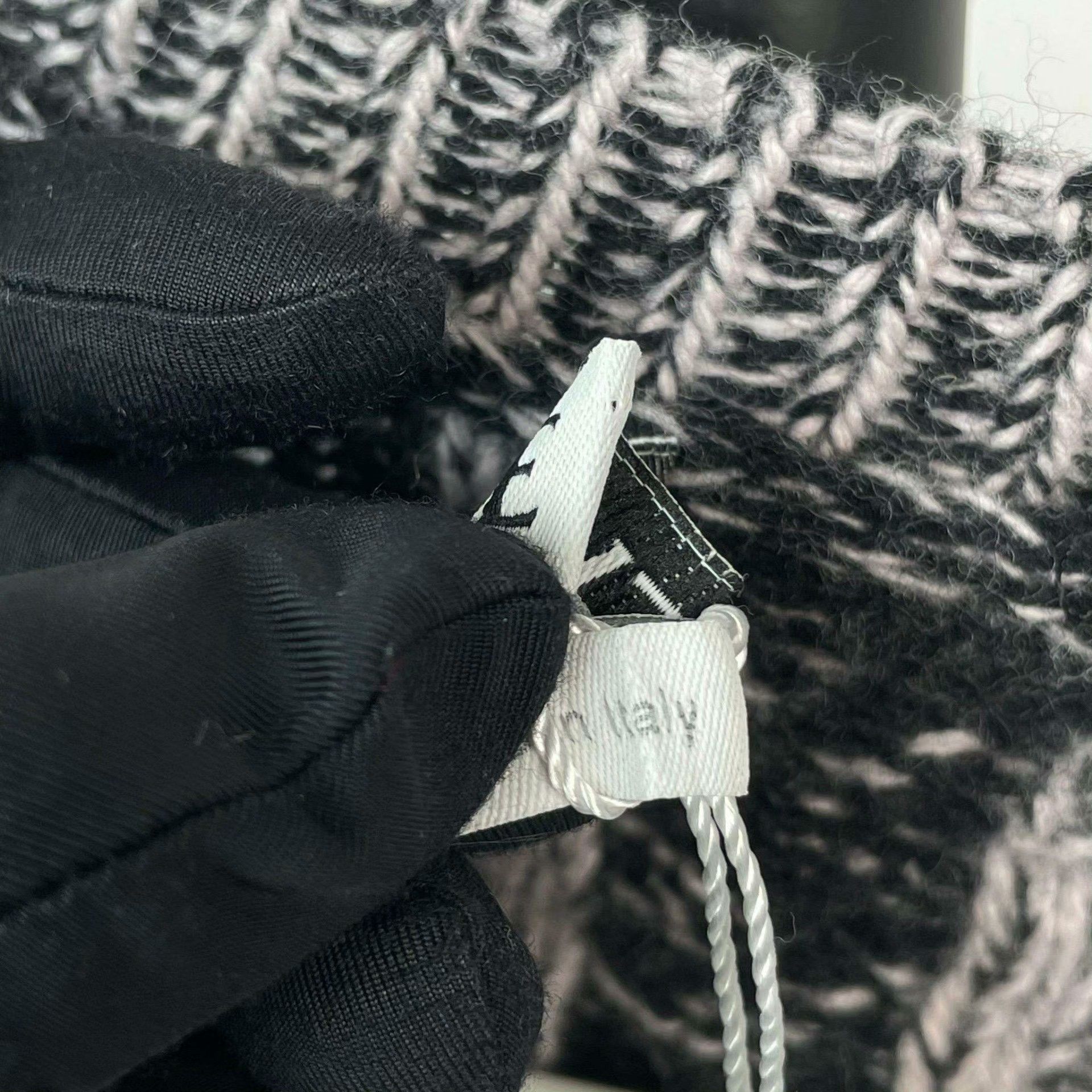 Loewe Loewe Sweater 28 Men Size US XS / EU 42 / 0 - 6 Thumbnail