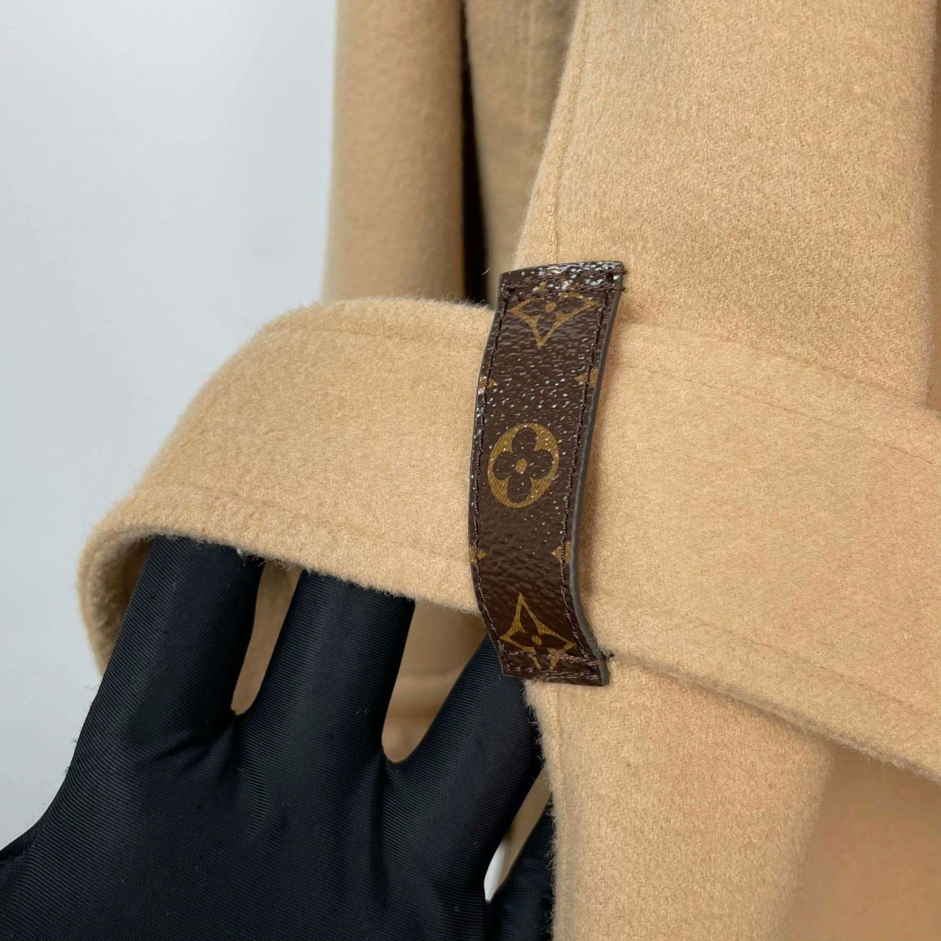 Louis Vuitton Louis Vuitton Brown Heavy Coat XL Men Size US XL / EU 56 / 4 - 5 Thumbnail